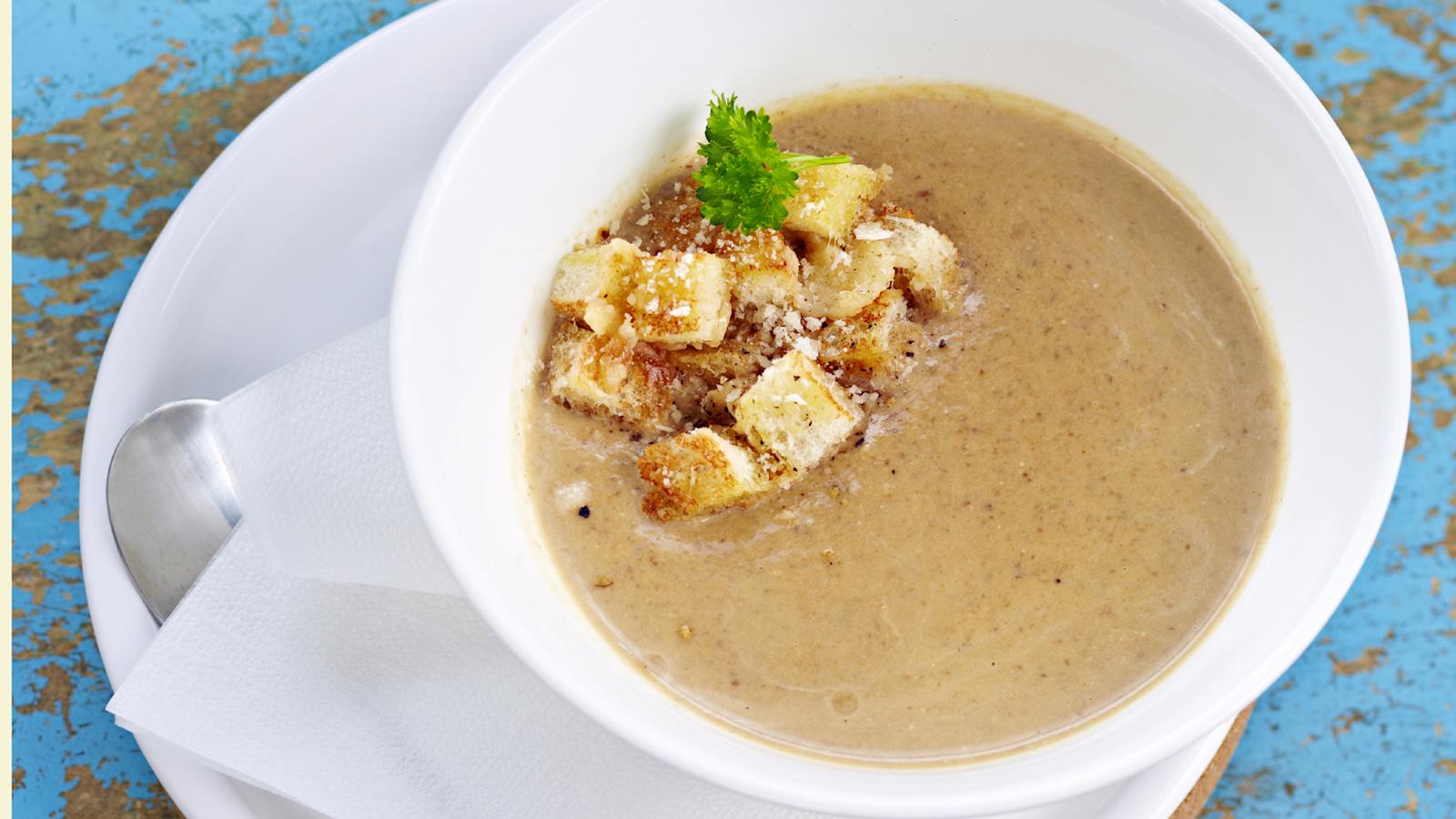 Herkkusienikeitto ja parmesaanikrutongit