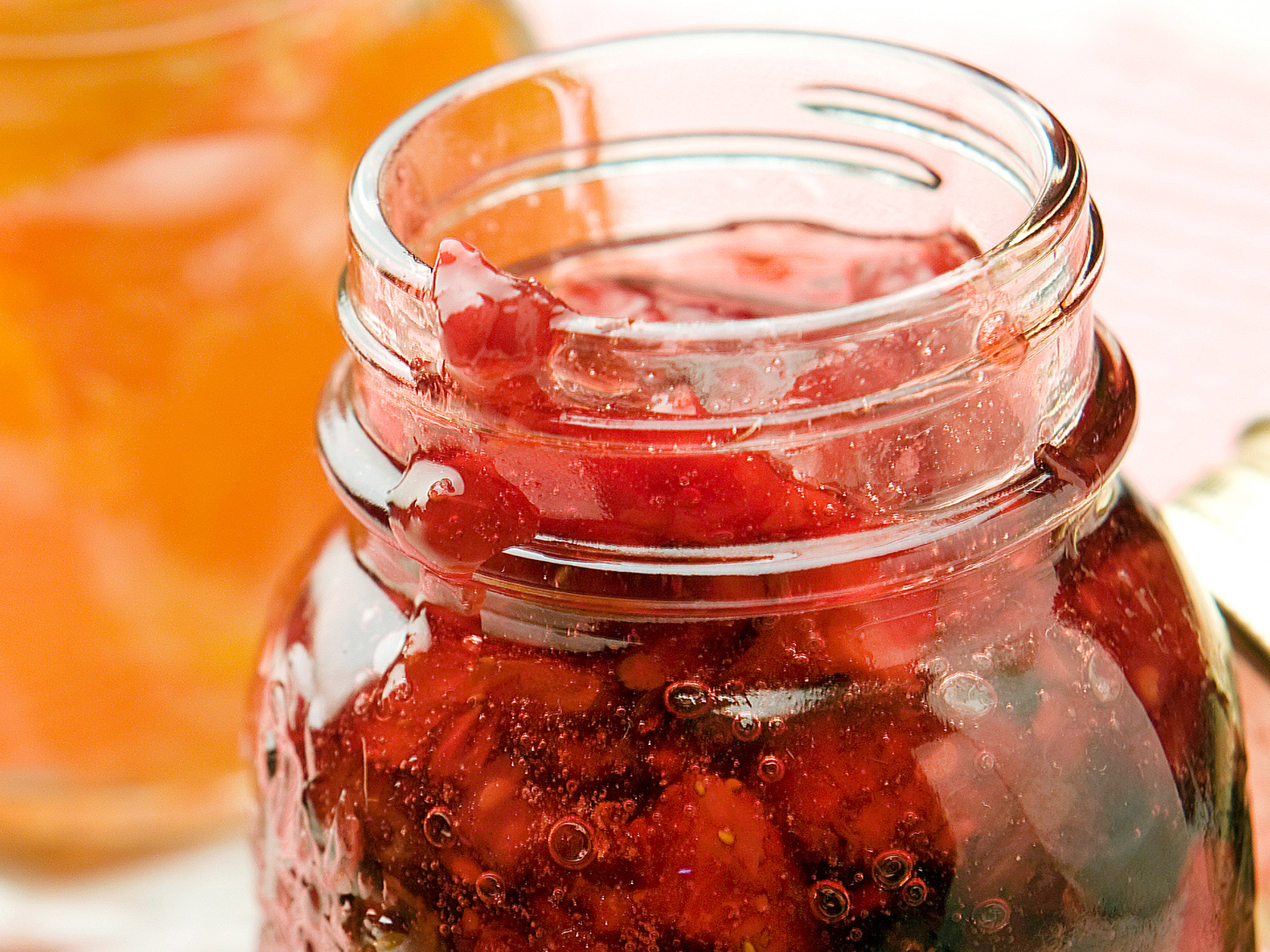 Herkkuhillo mustikoista, vadelmista ja mansikoista