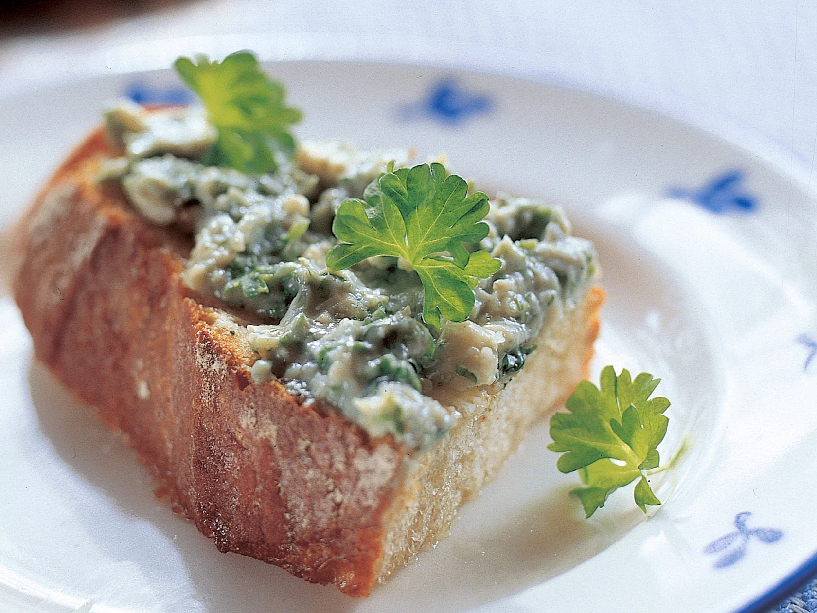 Homejuustopäällysteiset leipäpalat