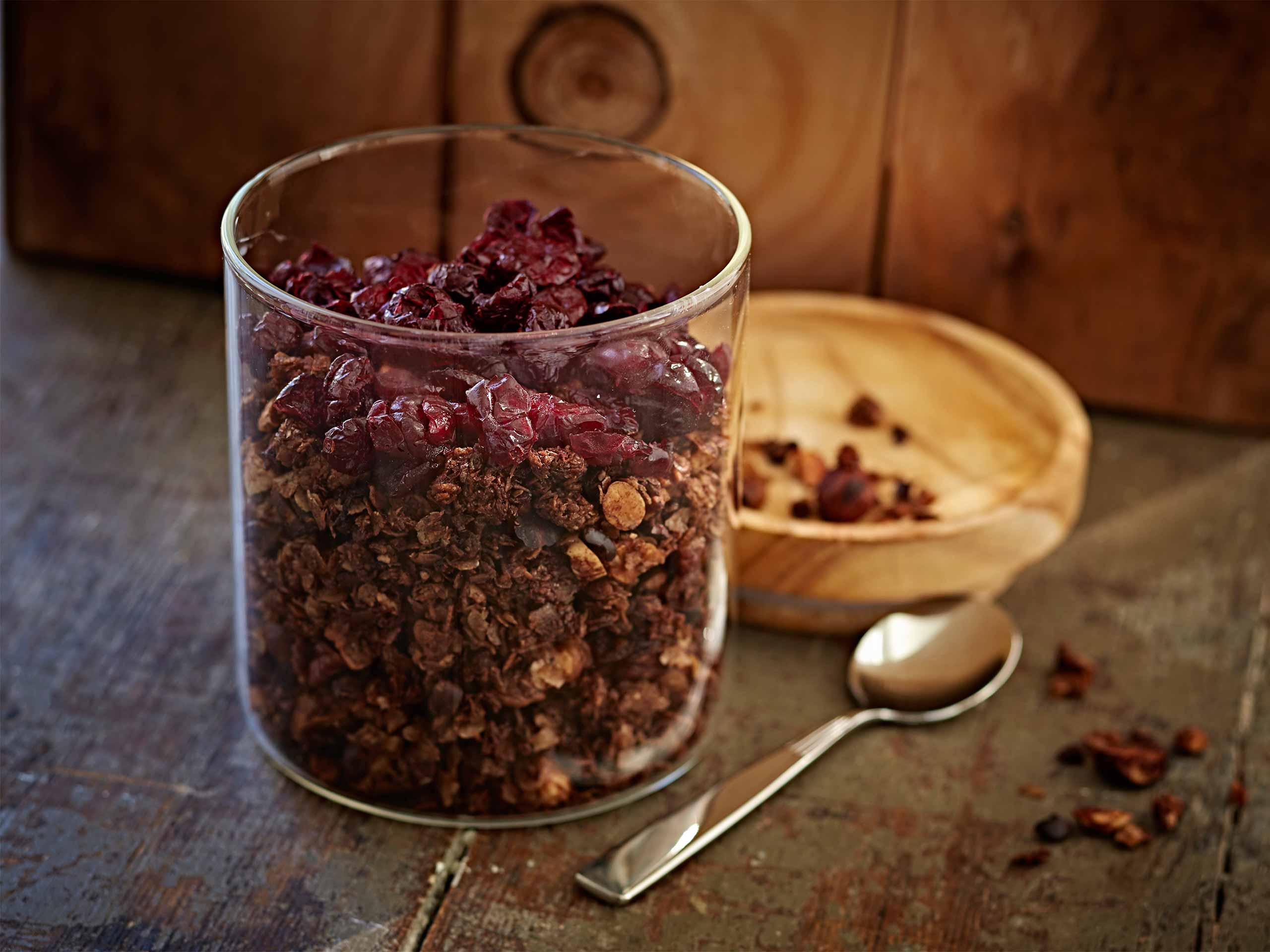 Suklaa-karpalogranola