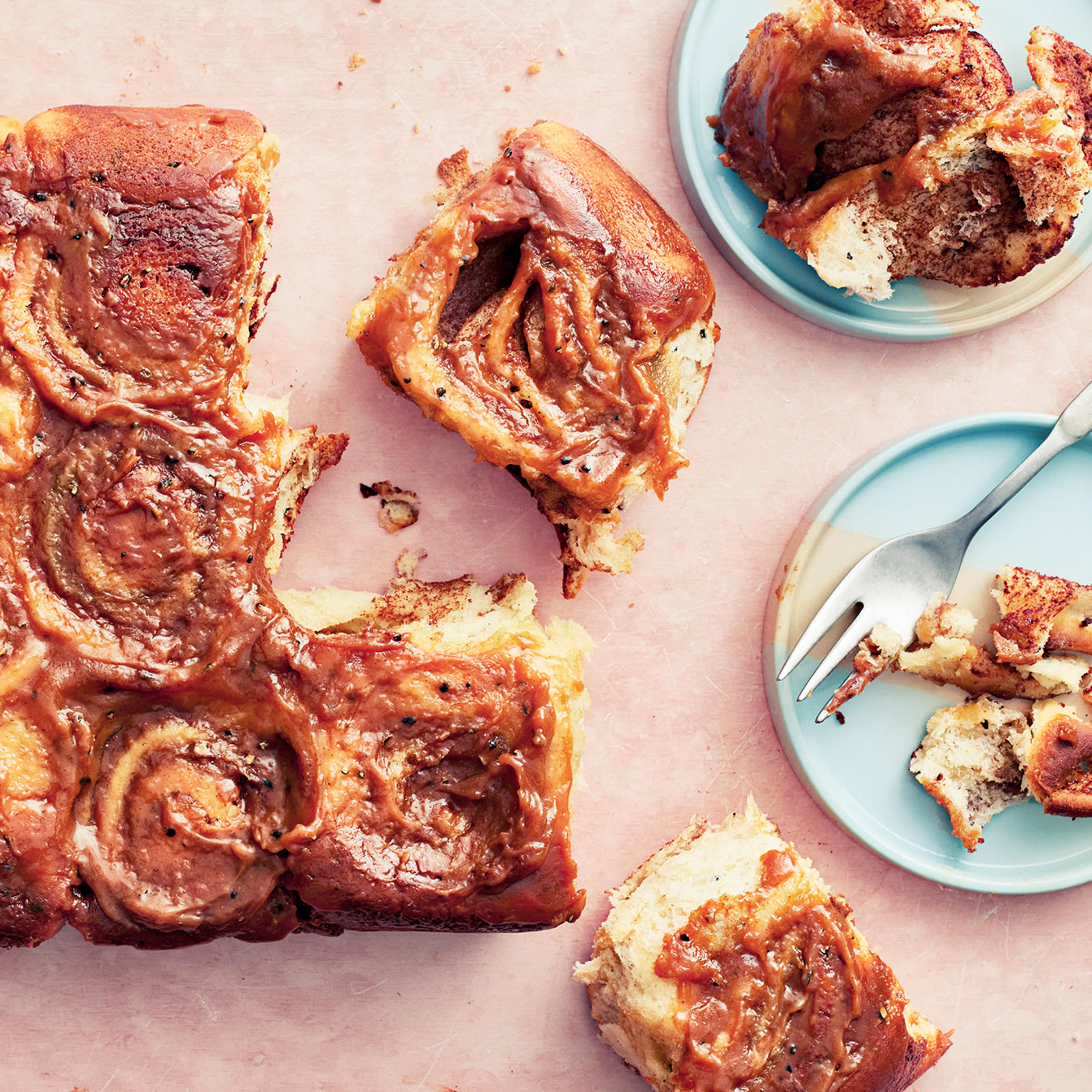 Sticky buns eli tahmapullat