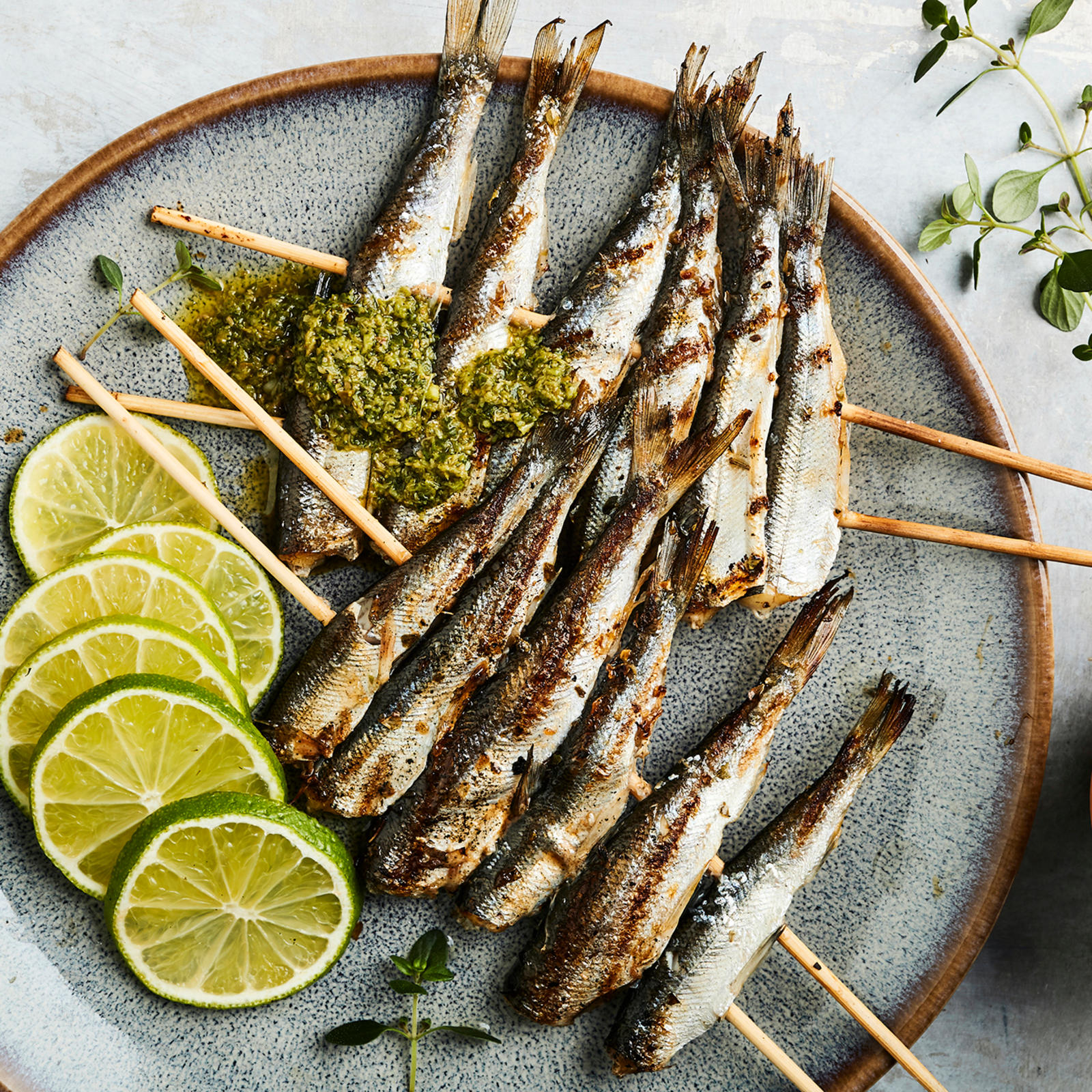 Grillatut muikut ja salsa verde