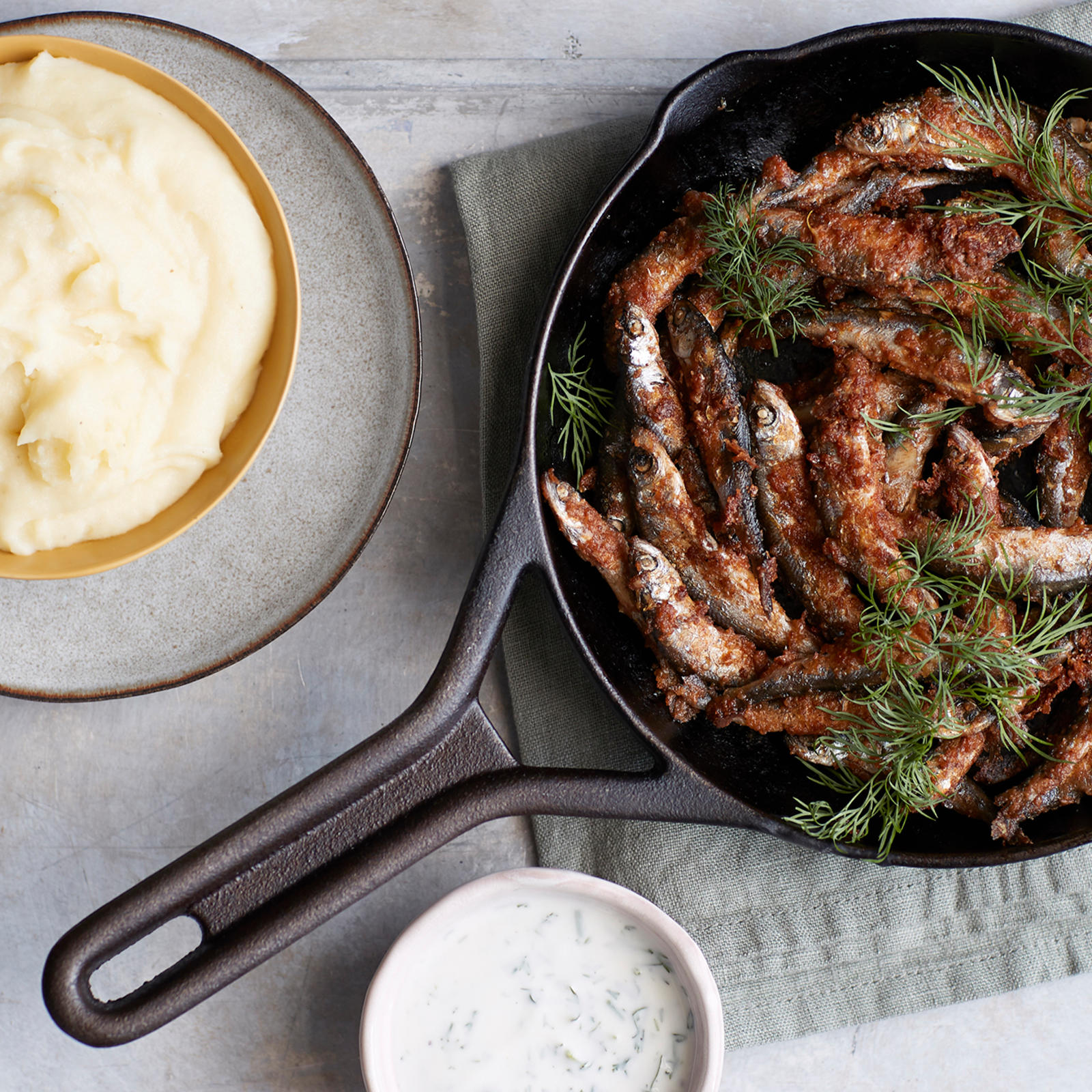 Frittimuikut, perunamuusi ja kermaviilikastike