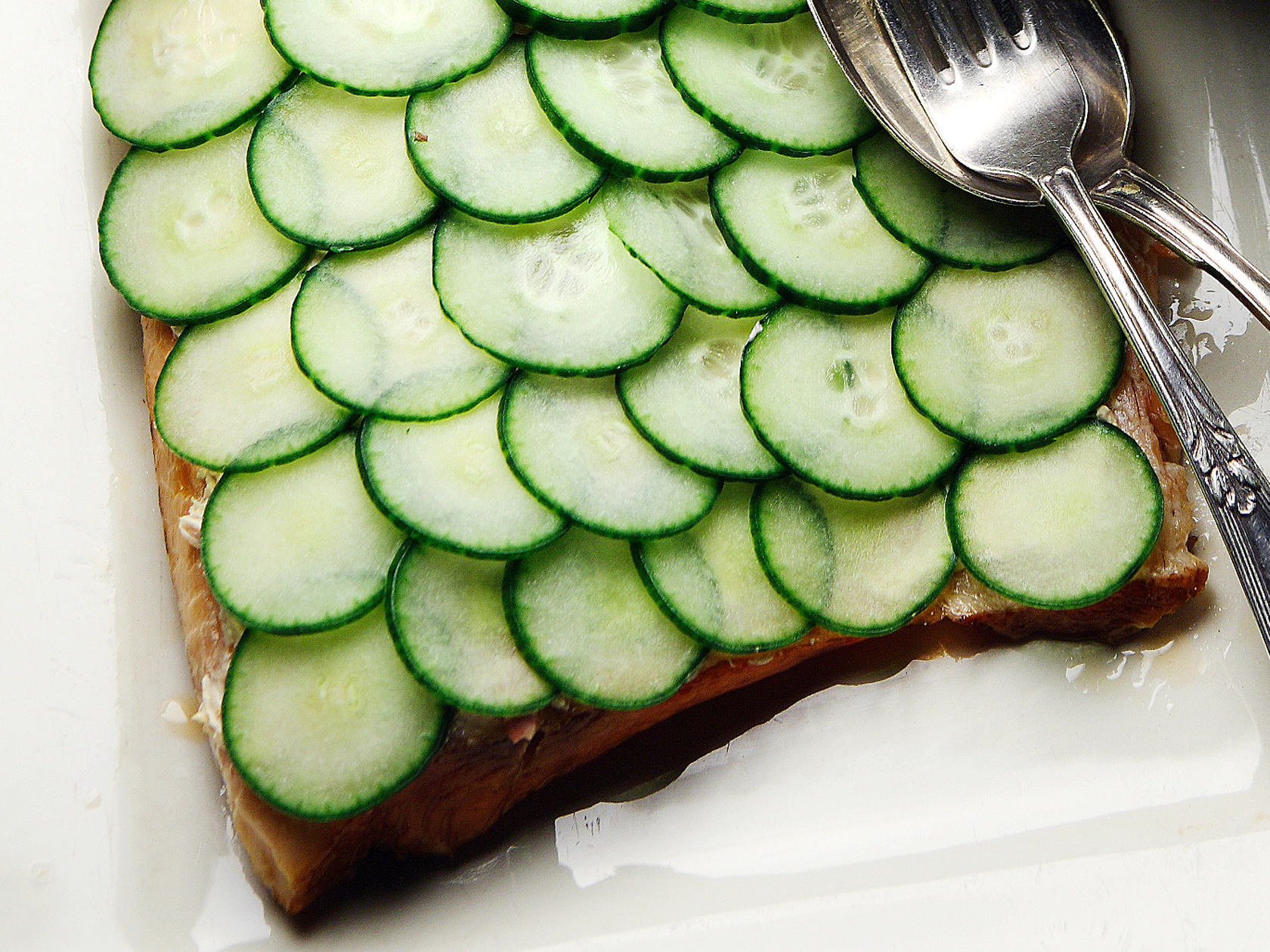 Kurkkusuomuinen savulohi