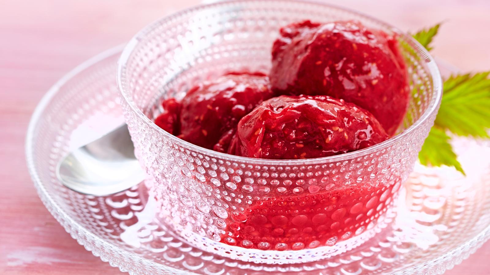 Helppo vadelmasorbetti