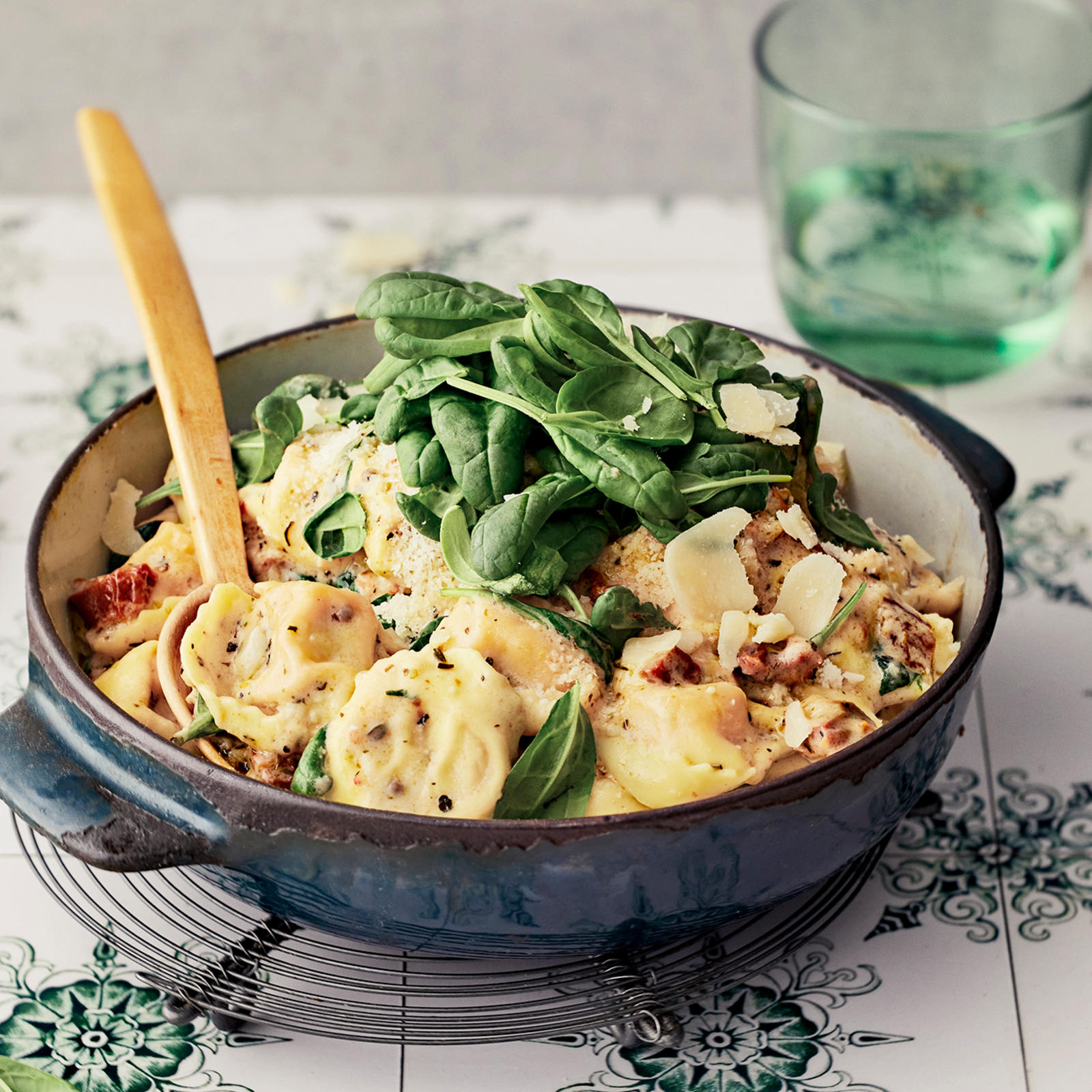 Yhden pannun tomaattinen pasta