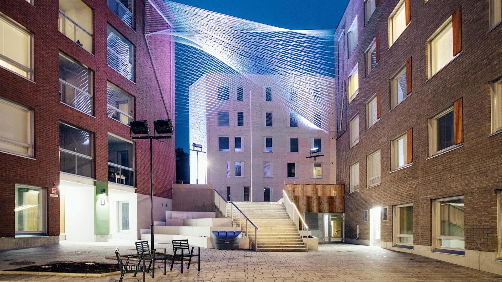 Valotaidetta Kruunuvuorenrannassa Itä-Helsingissä. Kuva: Helsinki Marketing