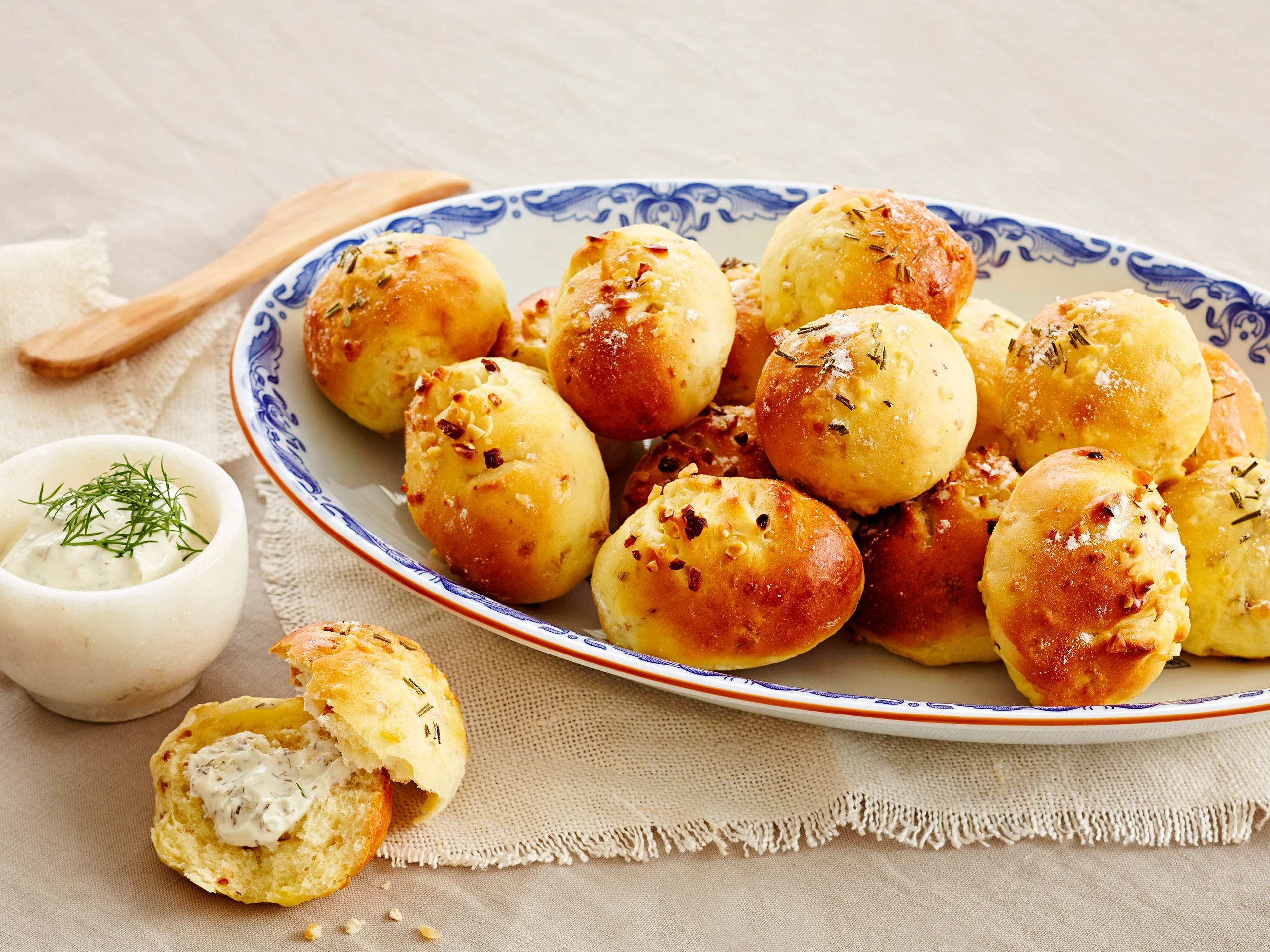 Pienet pähkinäsämpylät