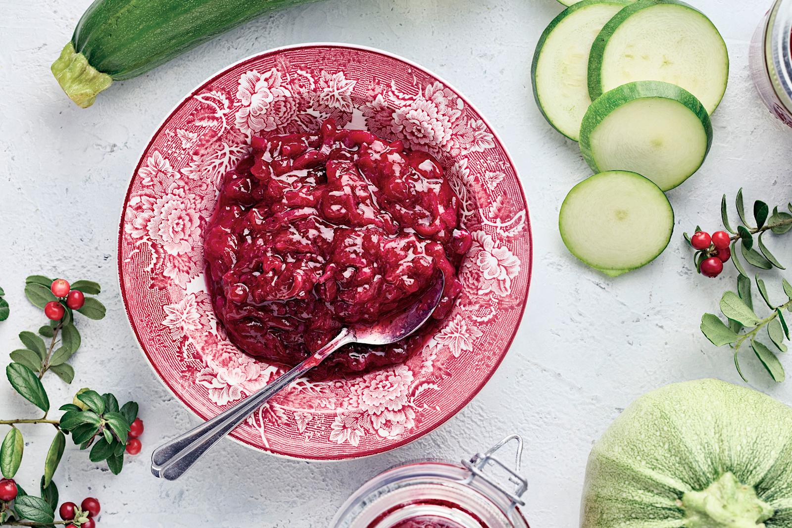 Kesäkurpitsa-puolukkahillo