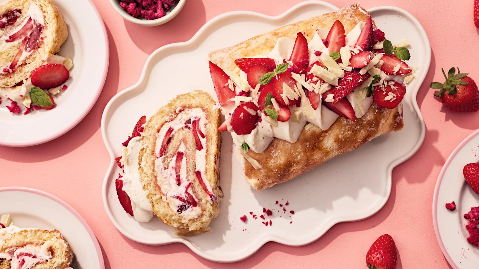 Mansikka-valkosuklaakääretorttu