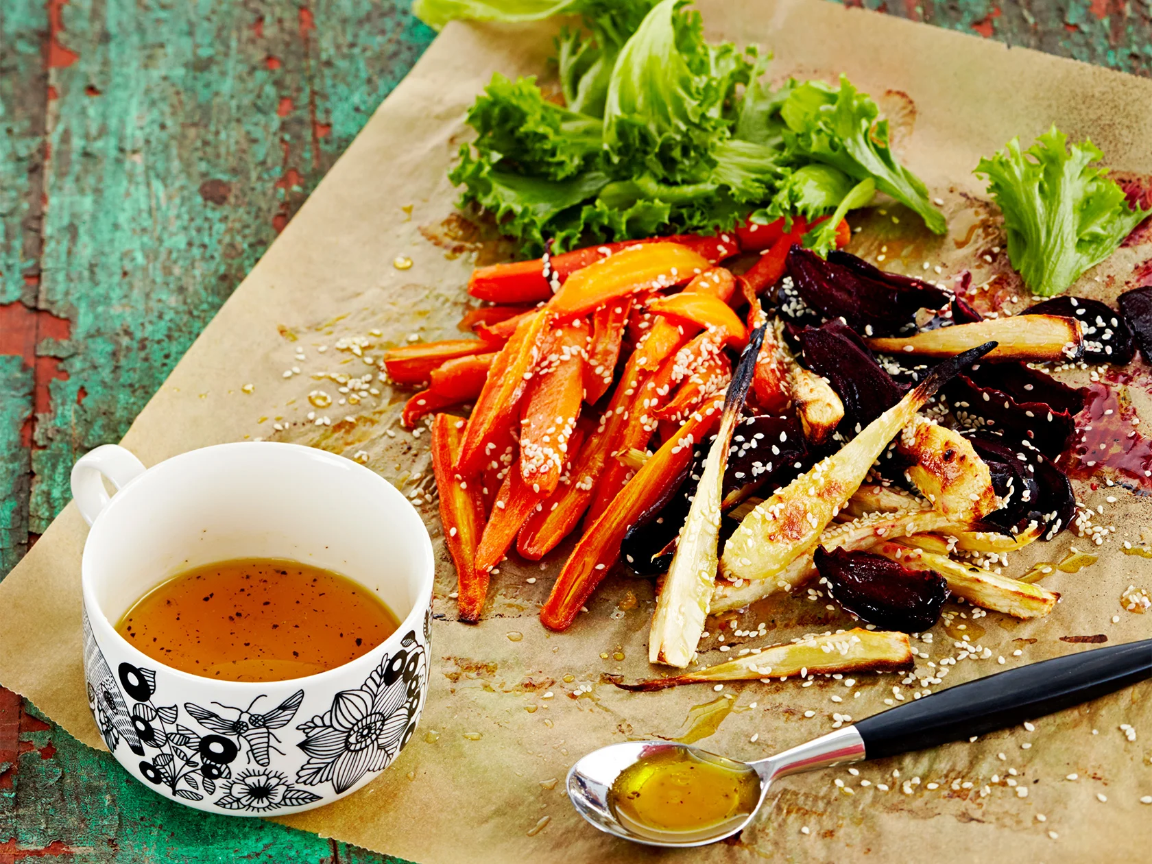 Paahdettu juuressalaatti ja appelsiinivinegretti