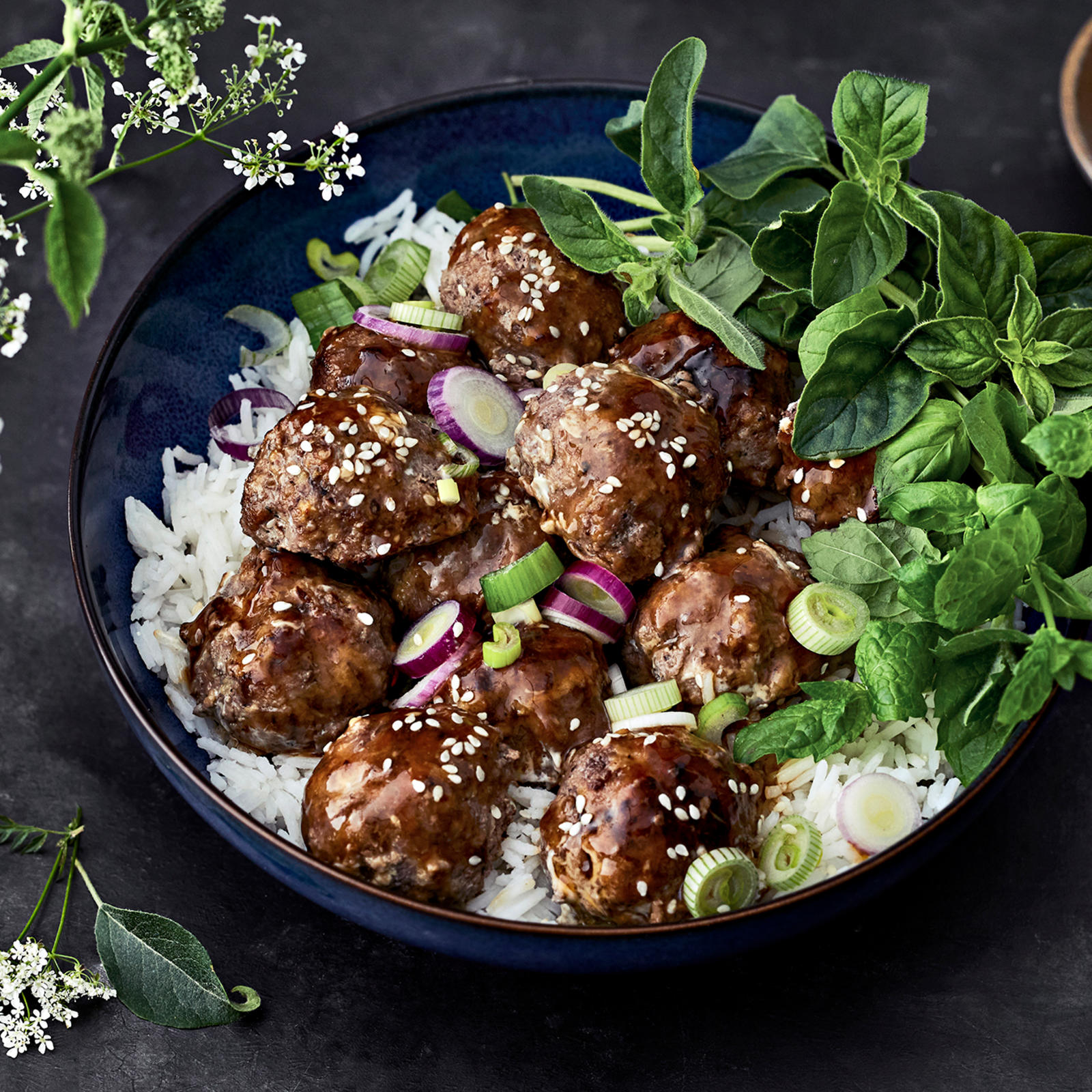 Omenalla rikastetut lihapullat