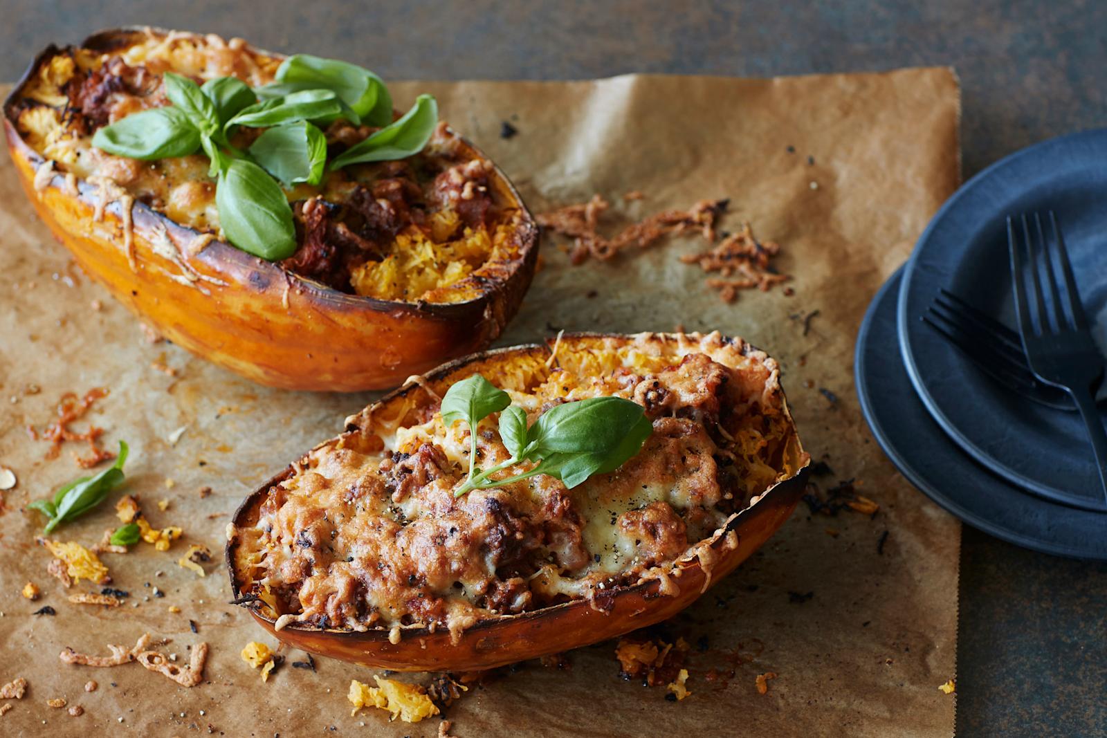 Uunikurpitsat bolognesekastikkeella