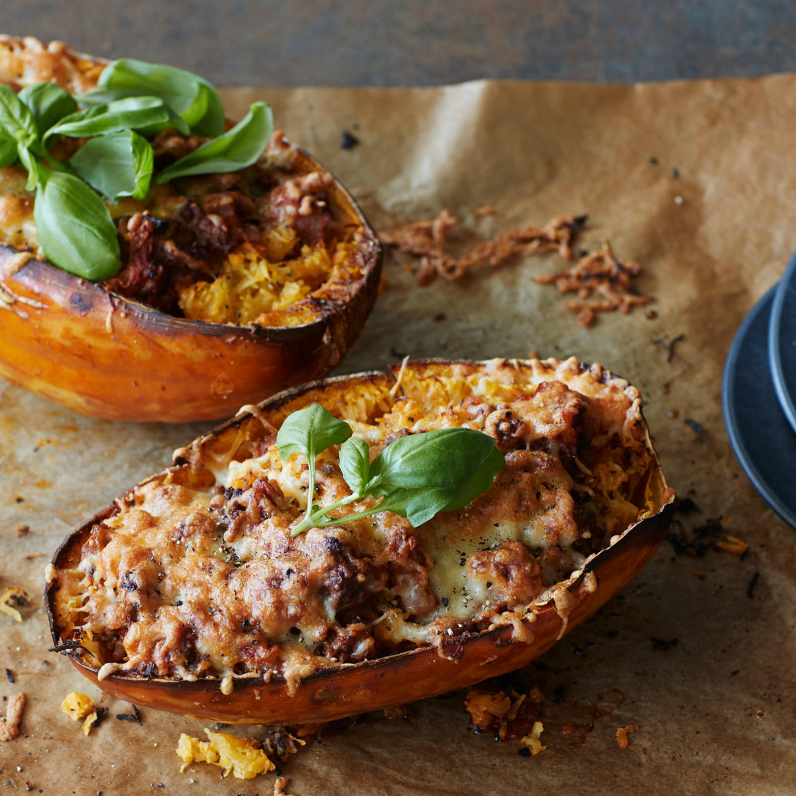 Uunikurpitsat bolognesekastikkeella