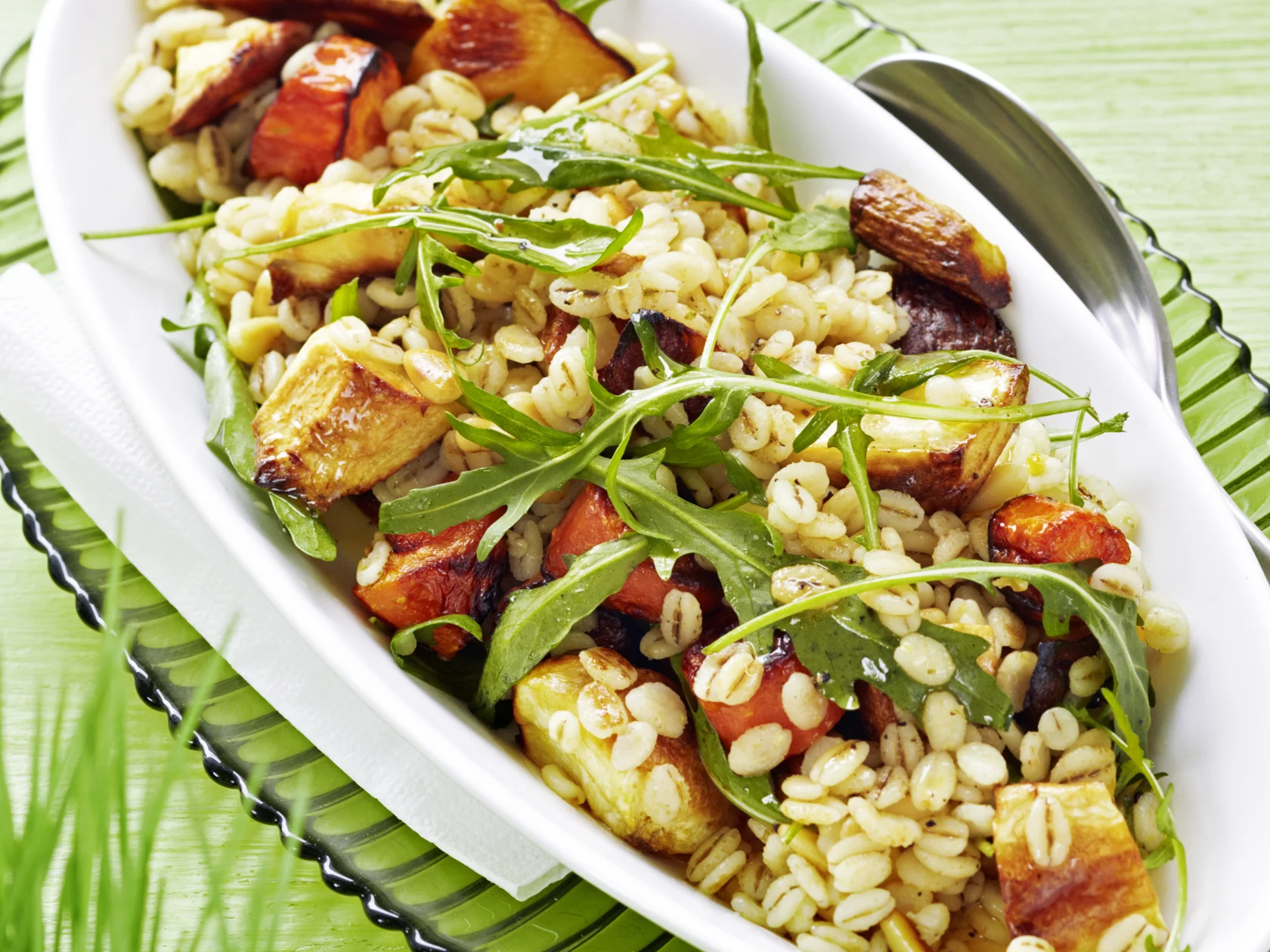 Lämmin juures-ohrasalaatti