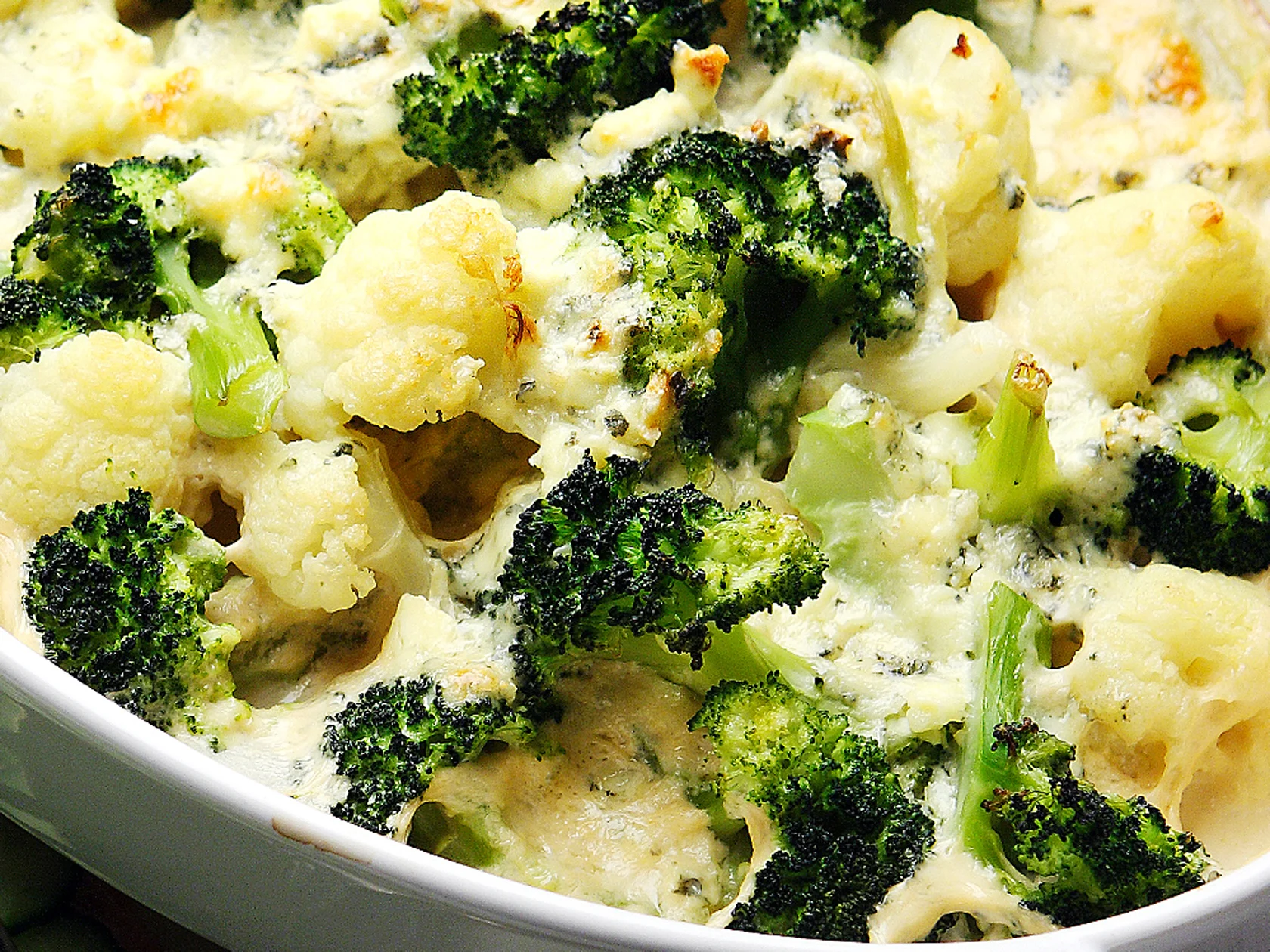 Kaali-sinihomejuustogratiini