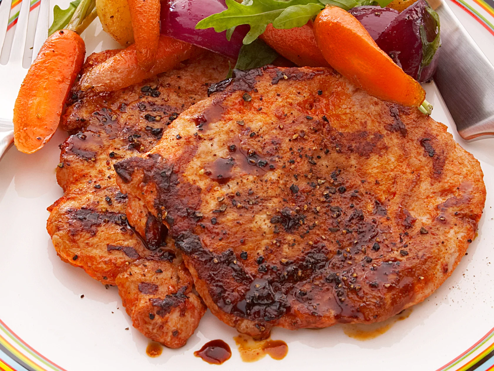 Lämmin peruna-porkkanasalaatti