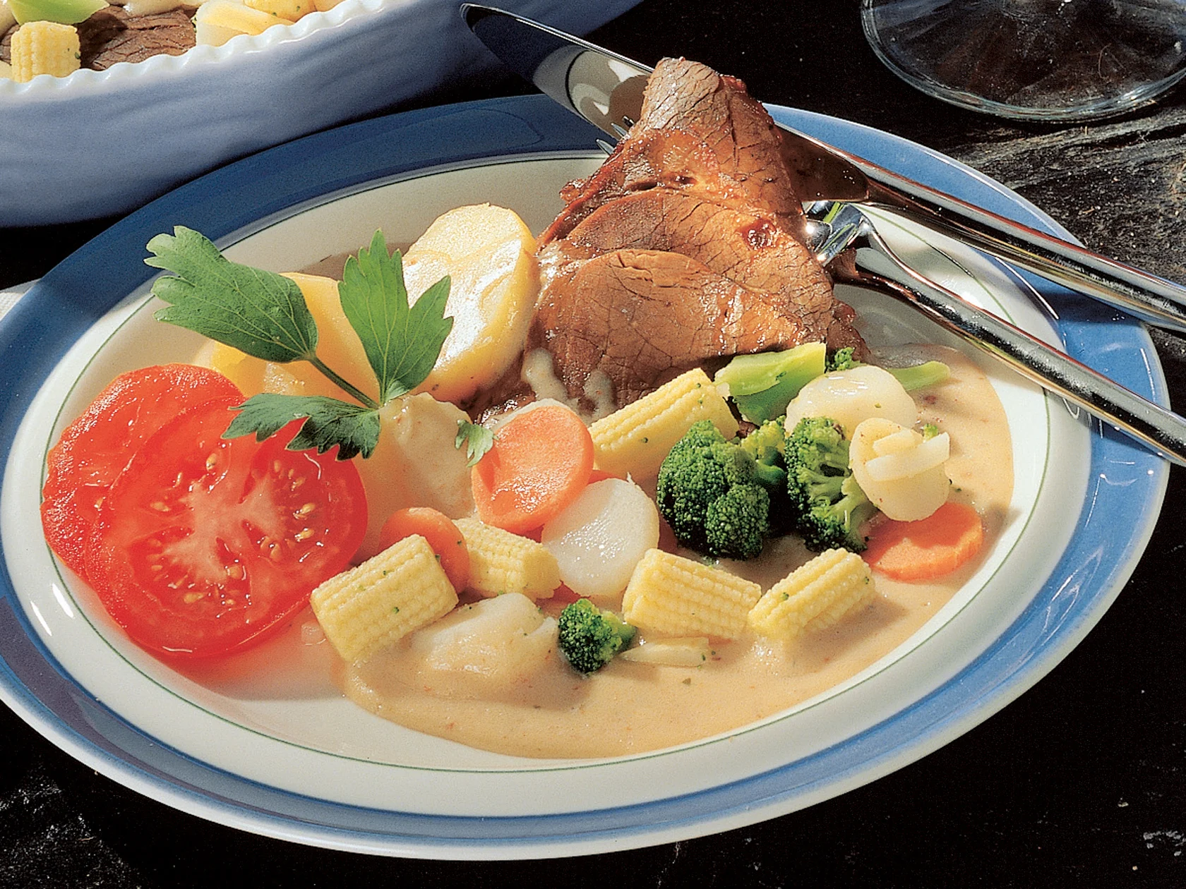 Uunipaisti ja juustokastike