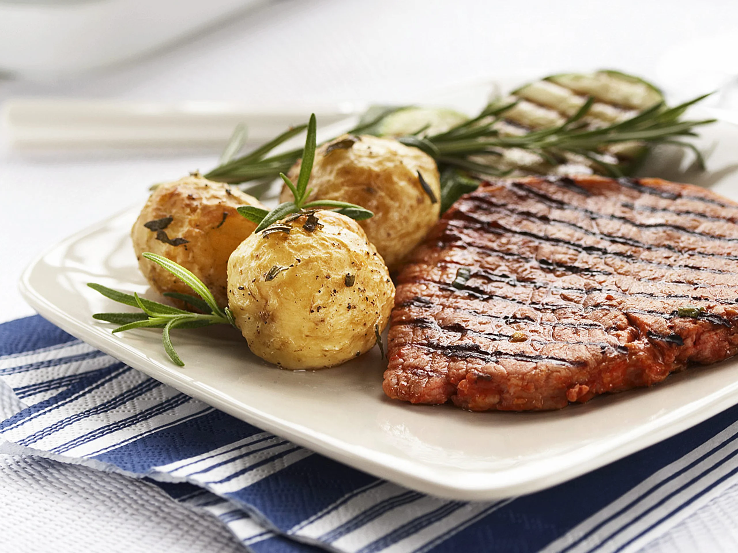 Varhaisperunat uunissa