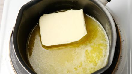 Sulata rasva kattilassa.