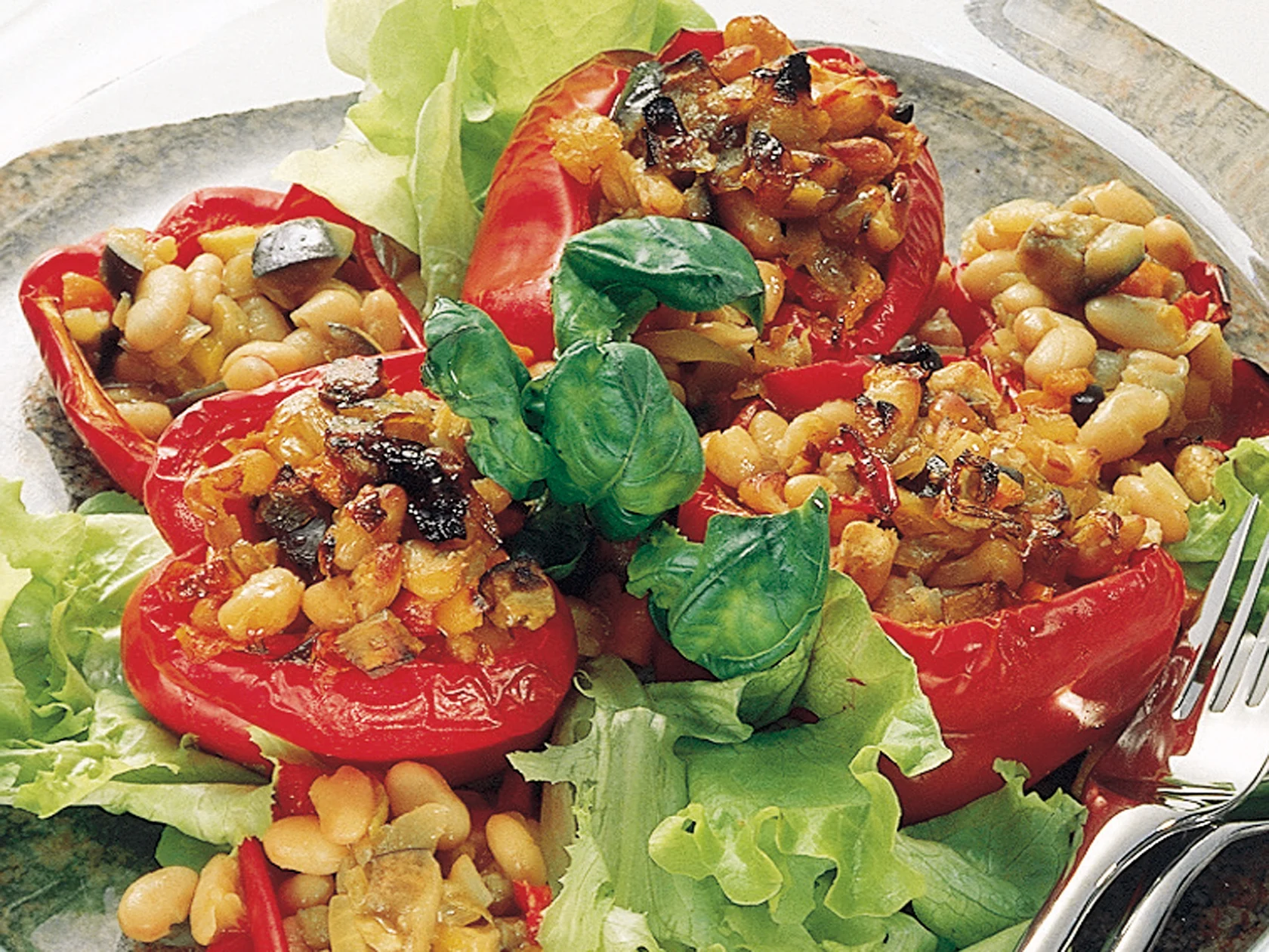 Kasvistäytteiset paprikat