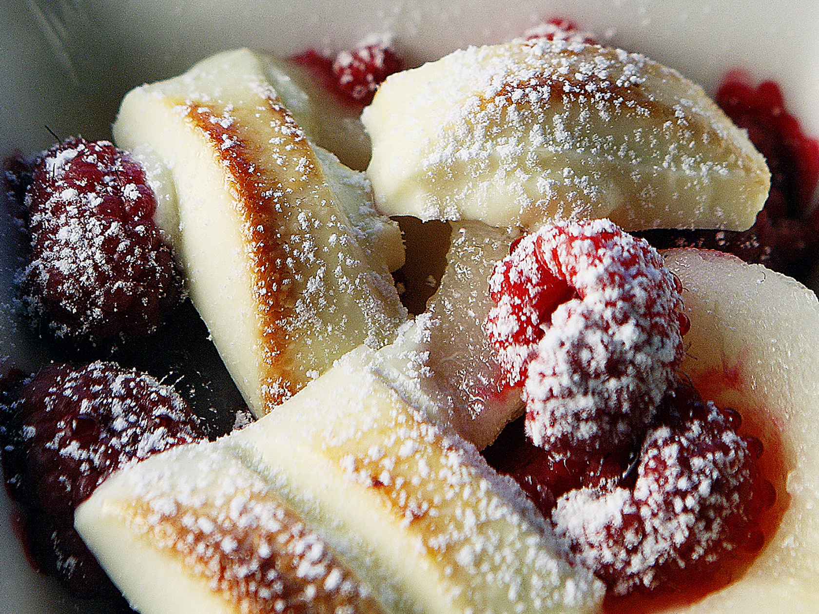 Valkosuklaakuorrutettu uuniherkku