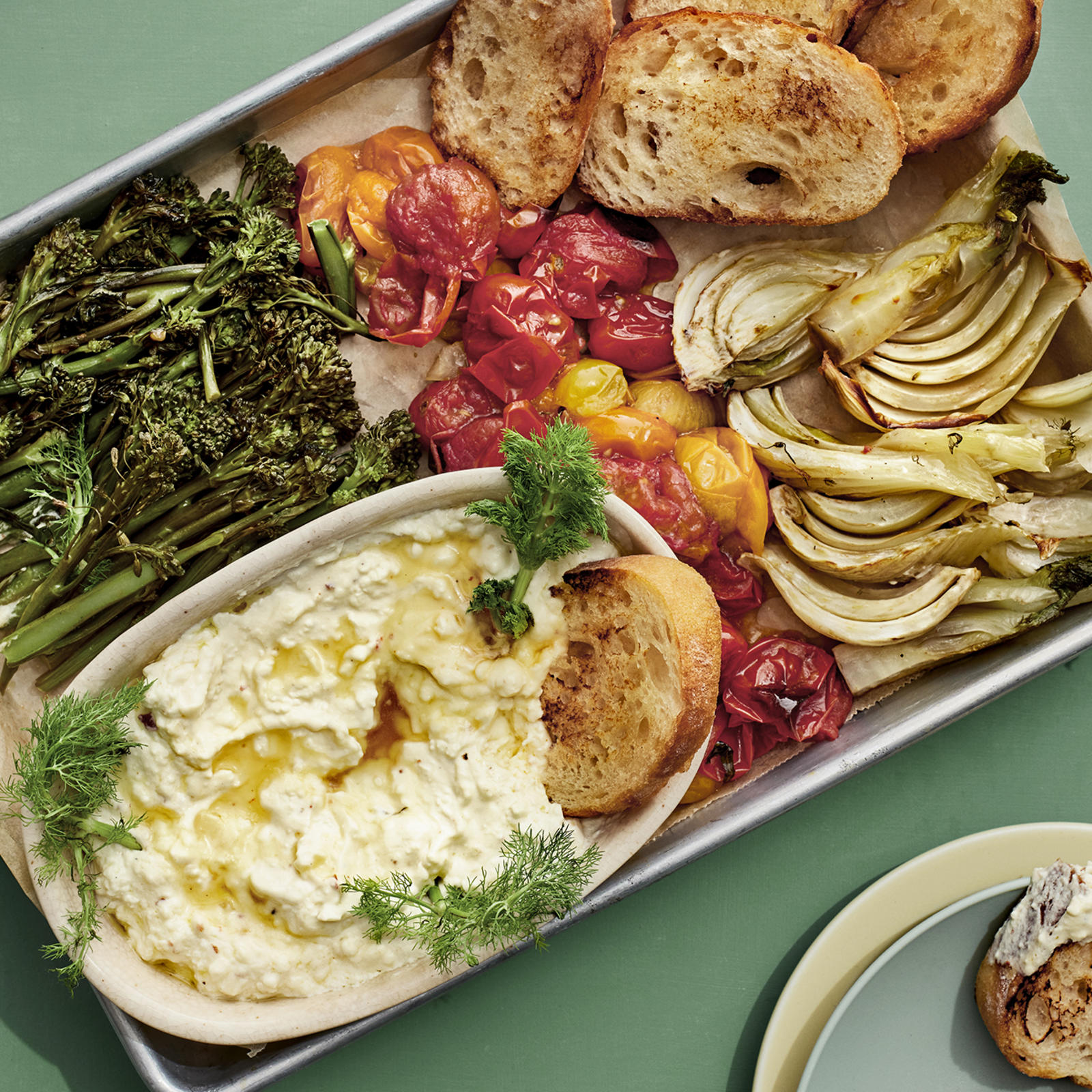 Uunifetadippi kasviksilla