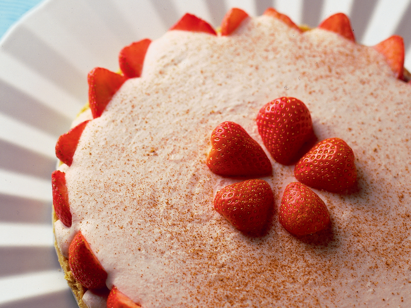 Mansikkajogurttikakku