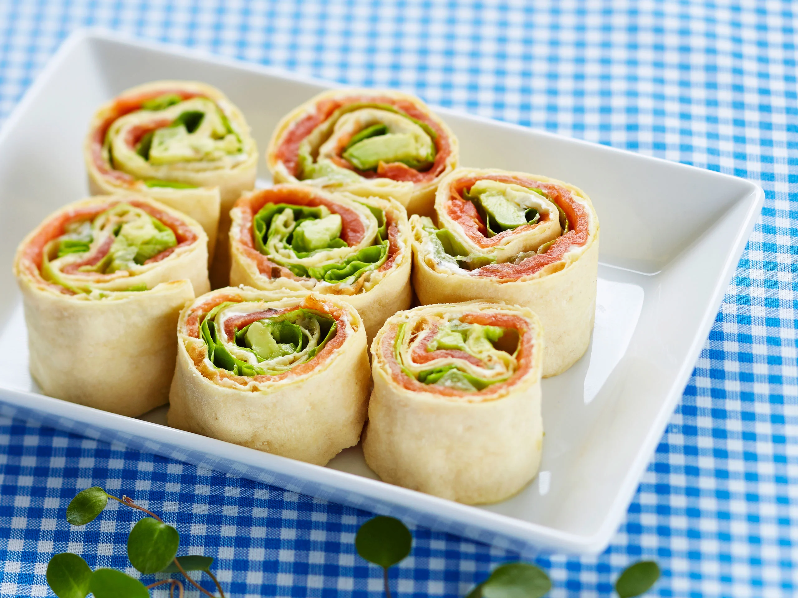 Lohi-avokadorieskarullat