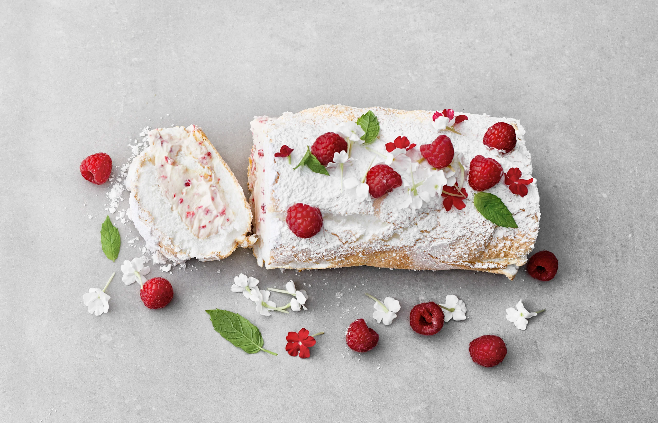 Tuttu kääretorttu paistetaan vaihteeksi marengista.