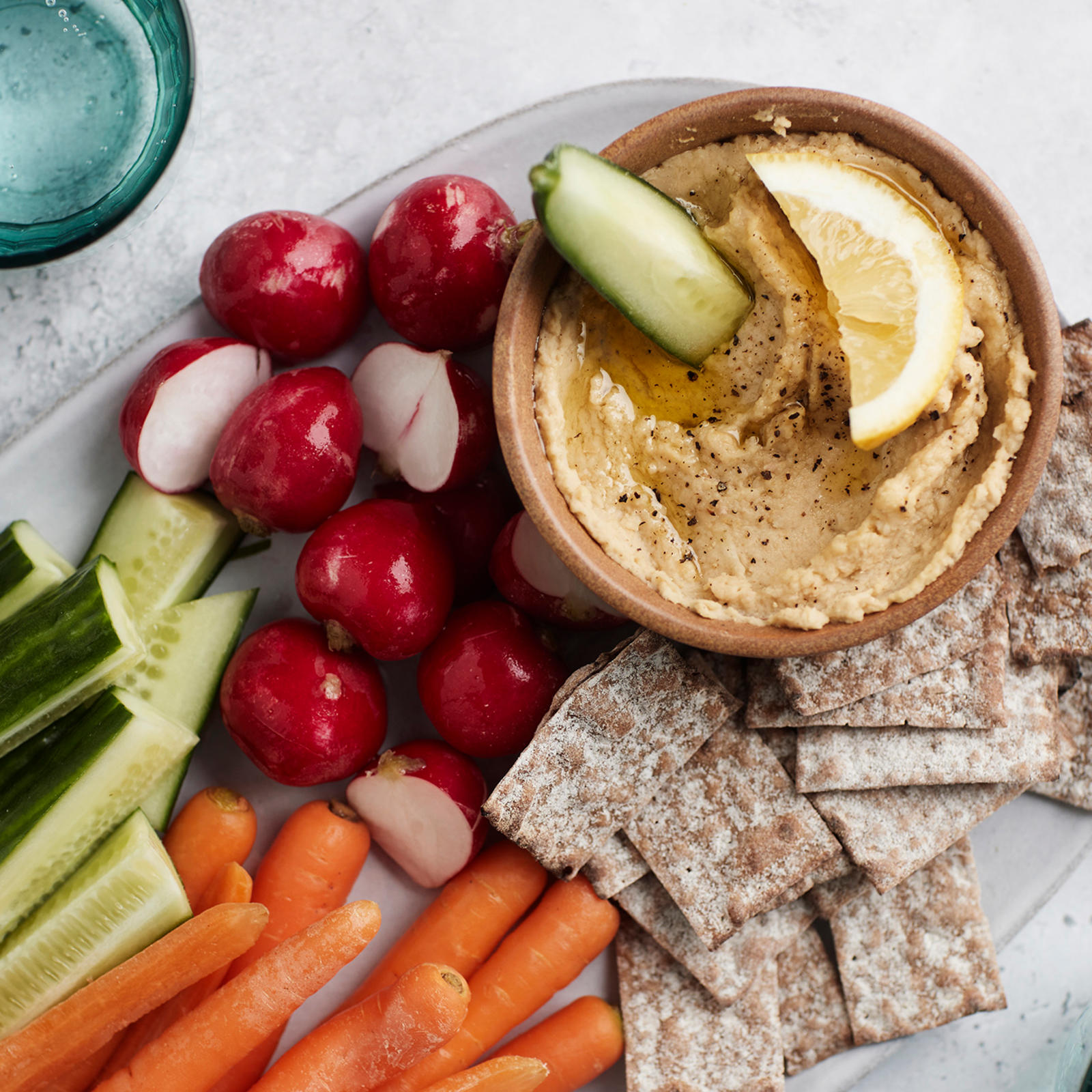 Hummus ja naposteluvihannekset