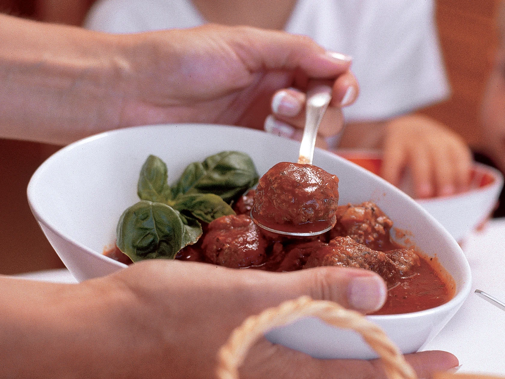 Äidin lihapullakastike