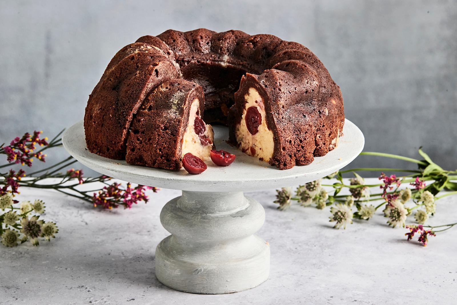 Keikautettu kirsikka-suklaajuustokakku