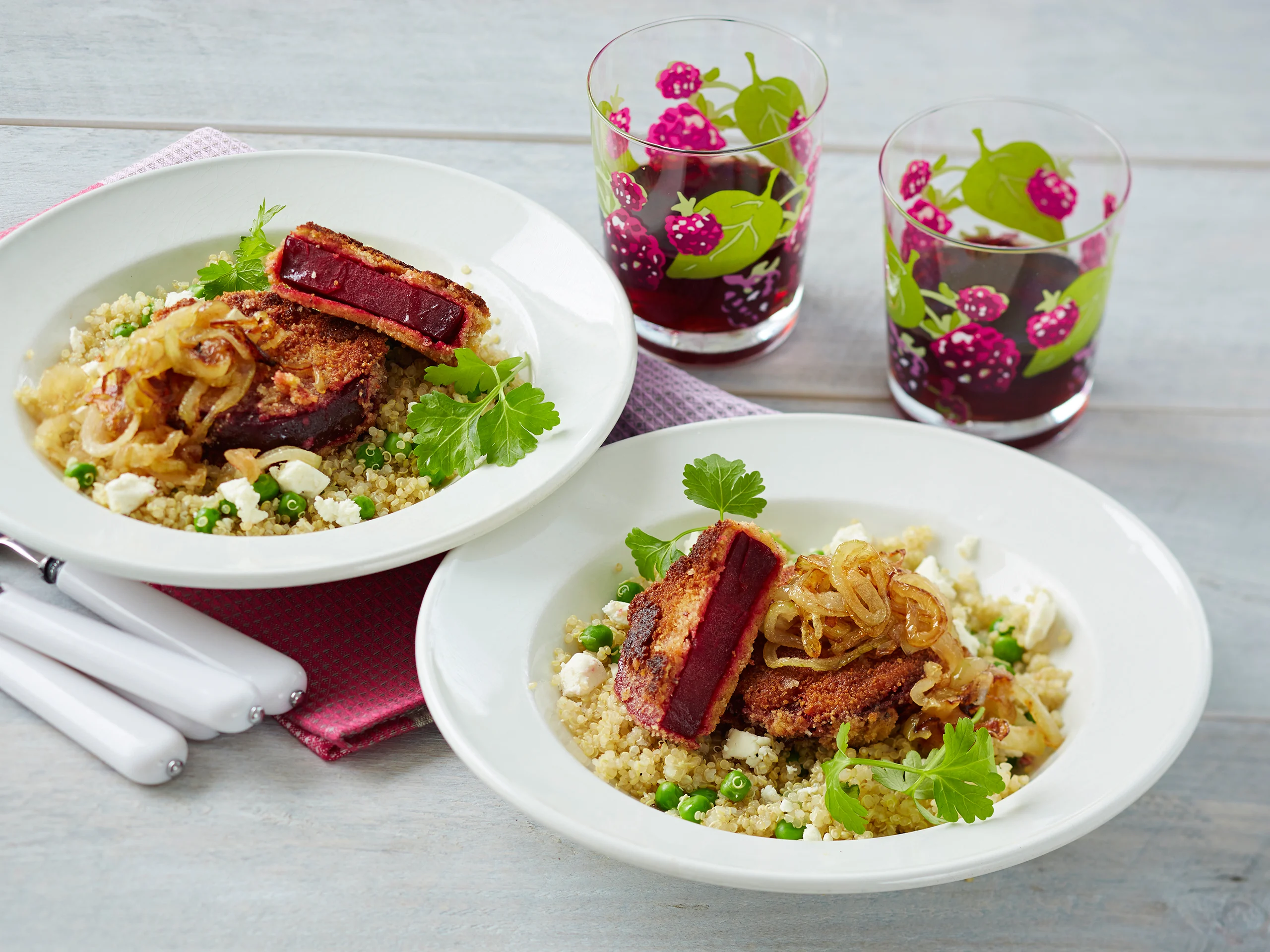 Punajuuripihvit ja paistettu sipuli