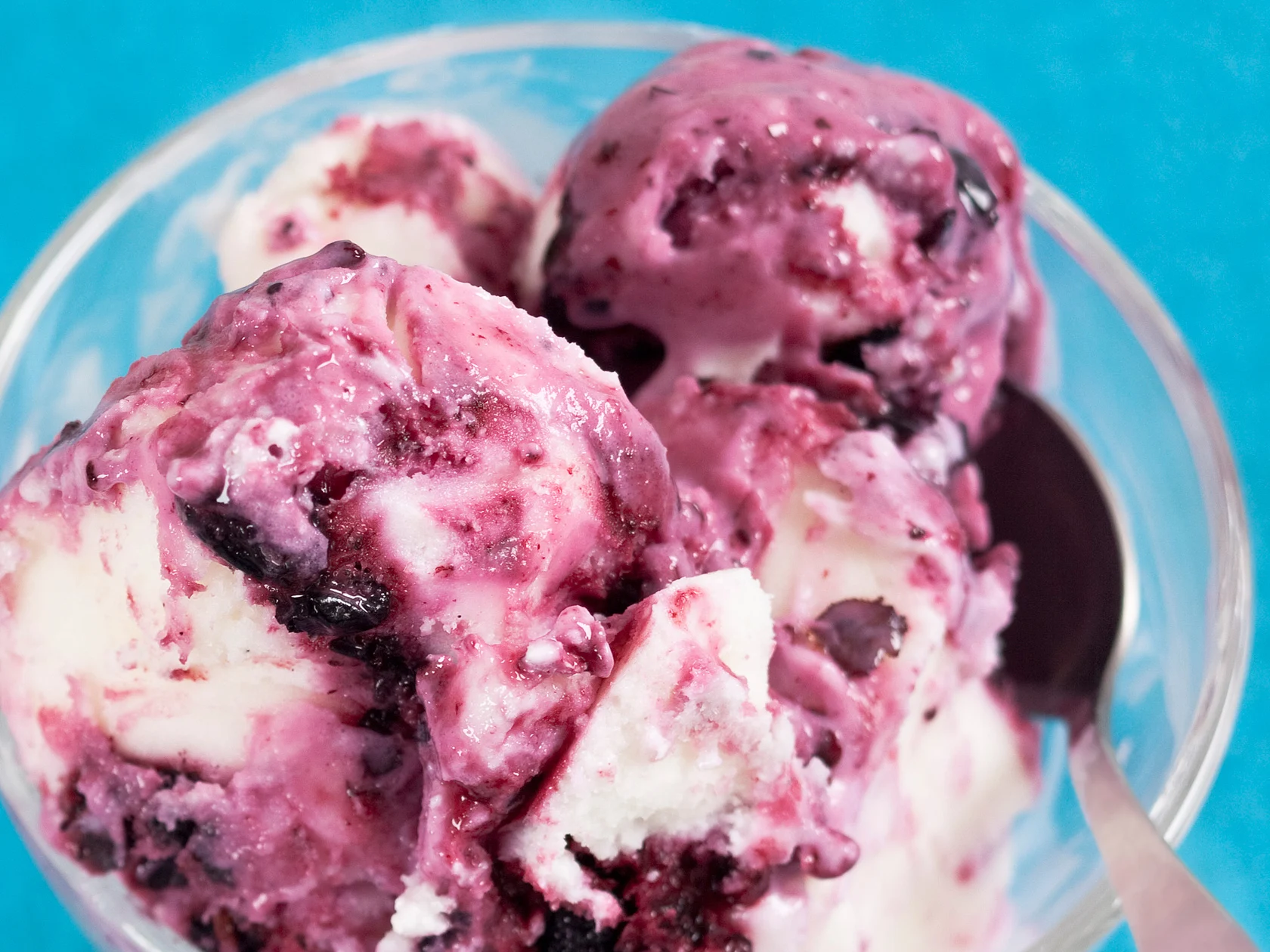 Mustikka-jogurttijäätelö jäätelökoneella