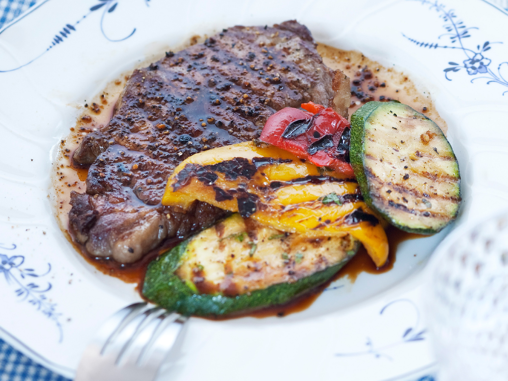 Pippuriset grillipihvit