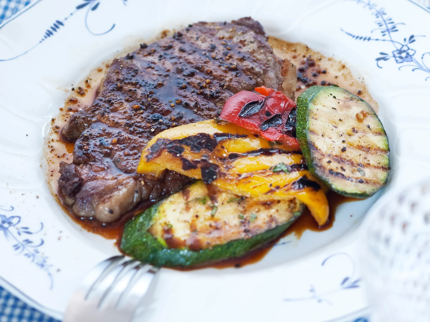 Pippuriset grillipihvit