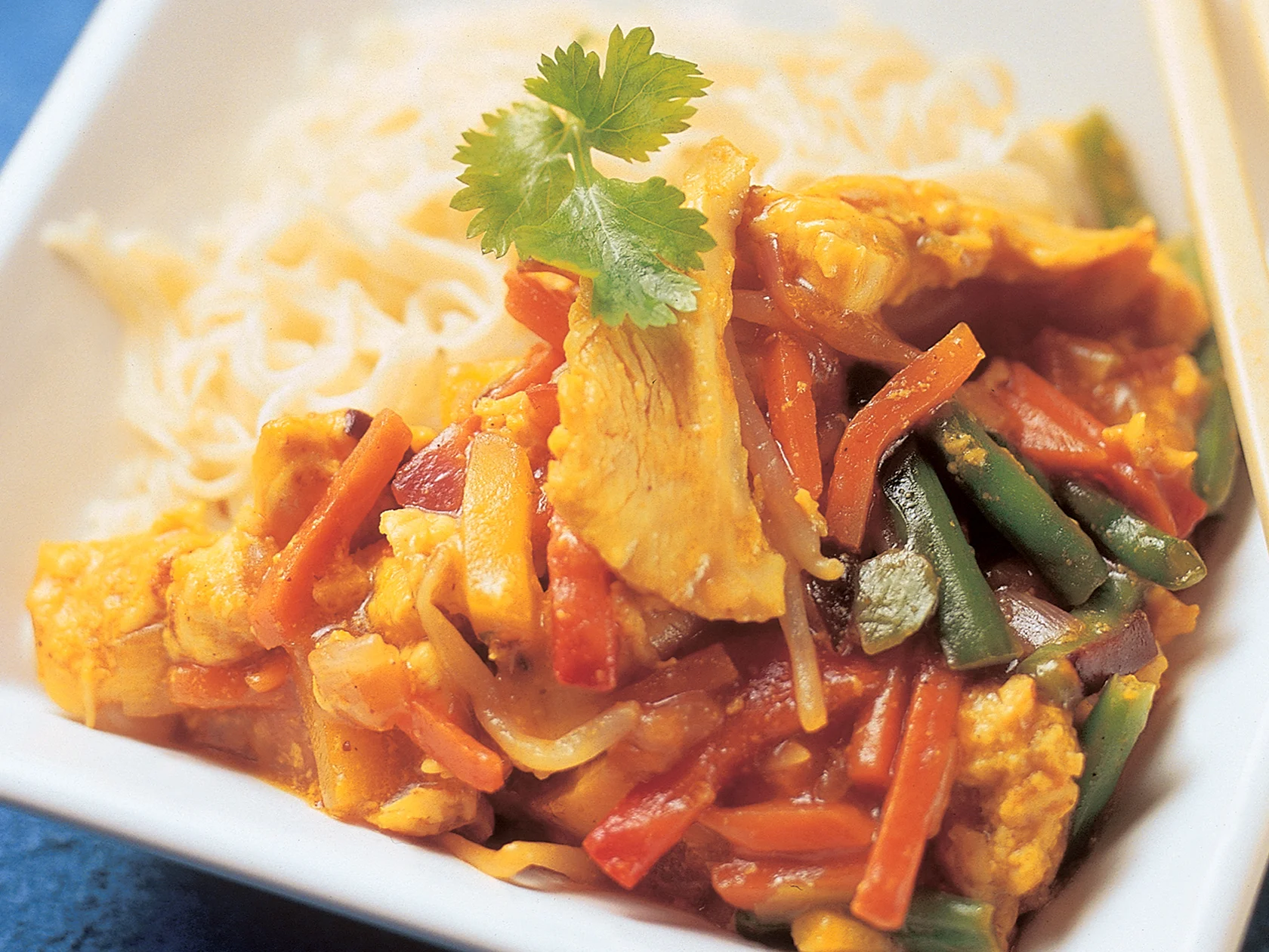 Broileri nuudeliwokki