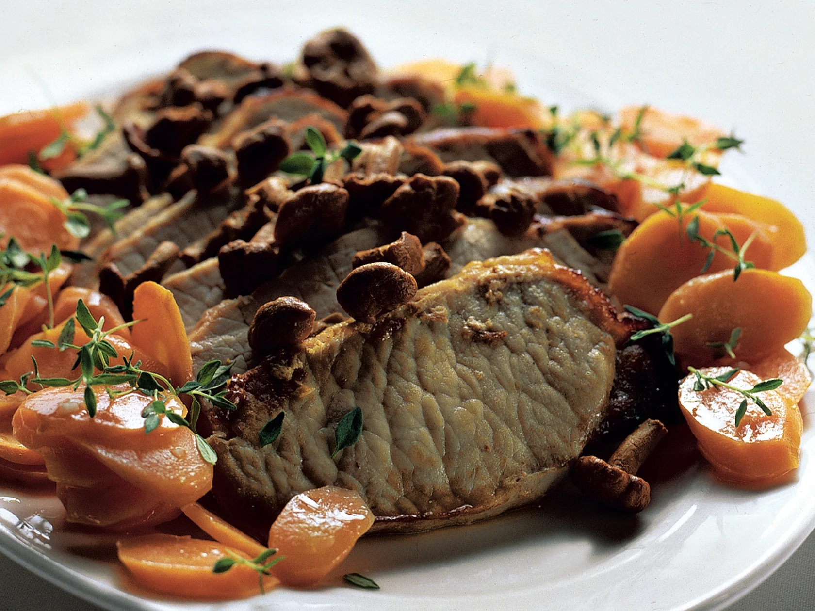 Ulkofilee sienten ja kaudenkasvisten kera