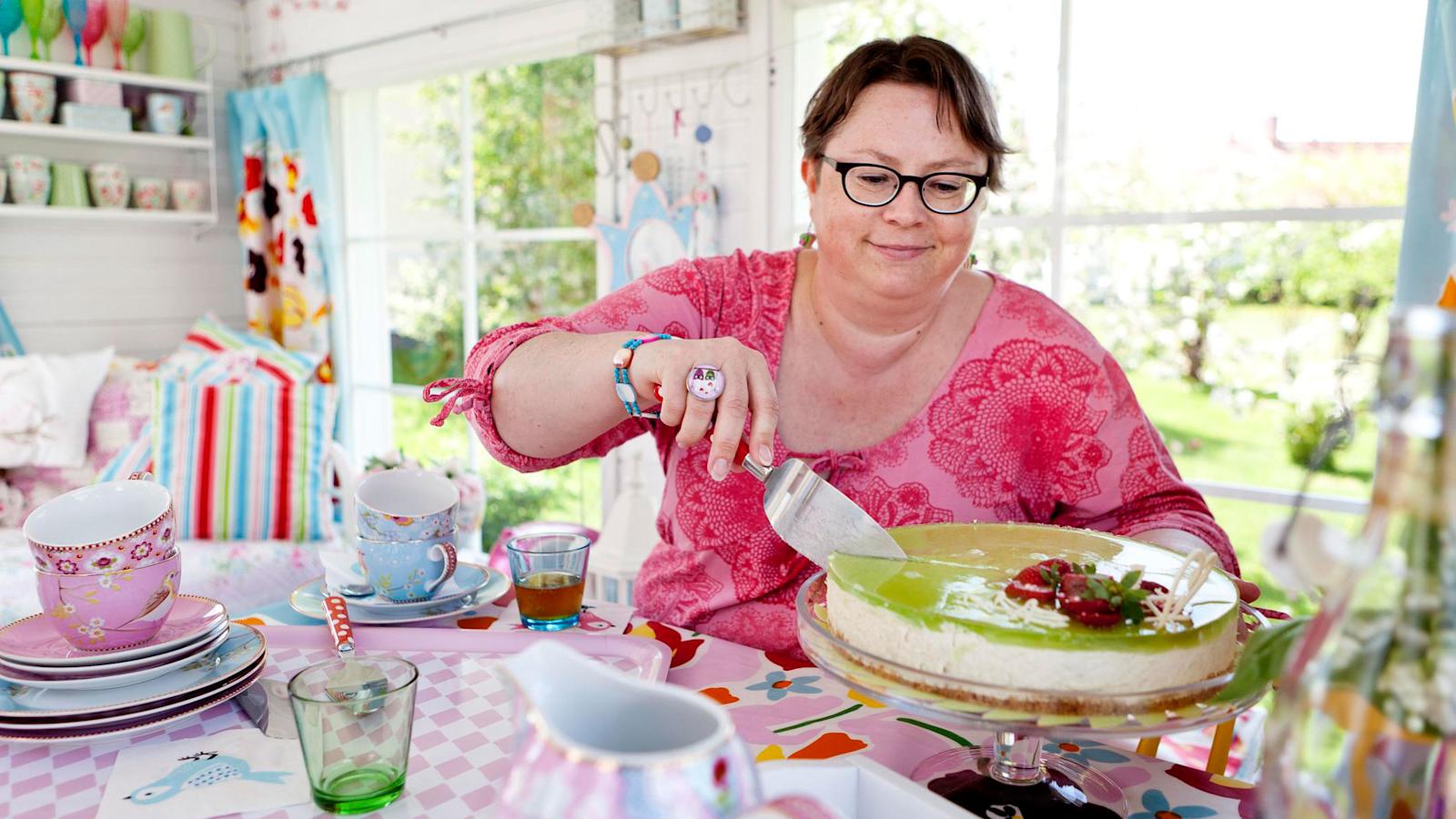 "Kasveja tulee ja menee, mutta huvimaja on pihan kestokoriste", Marika sanoo.