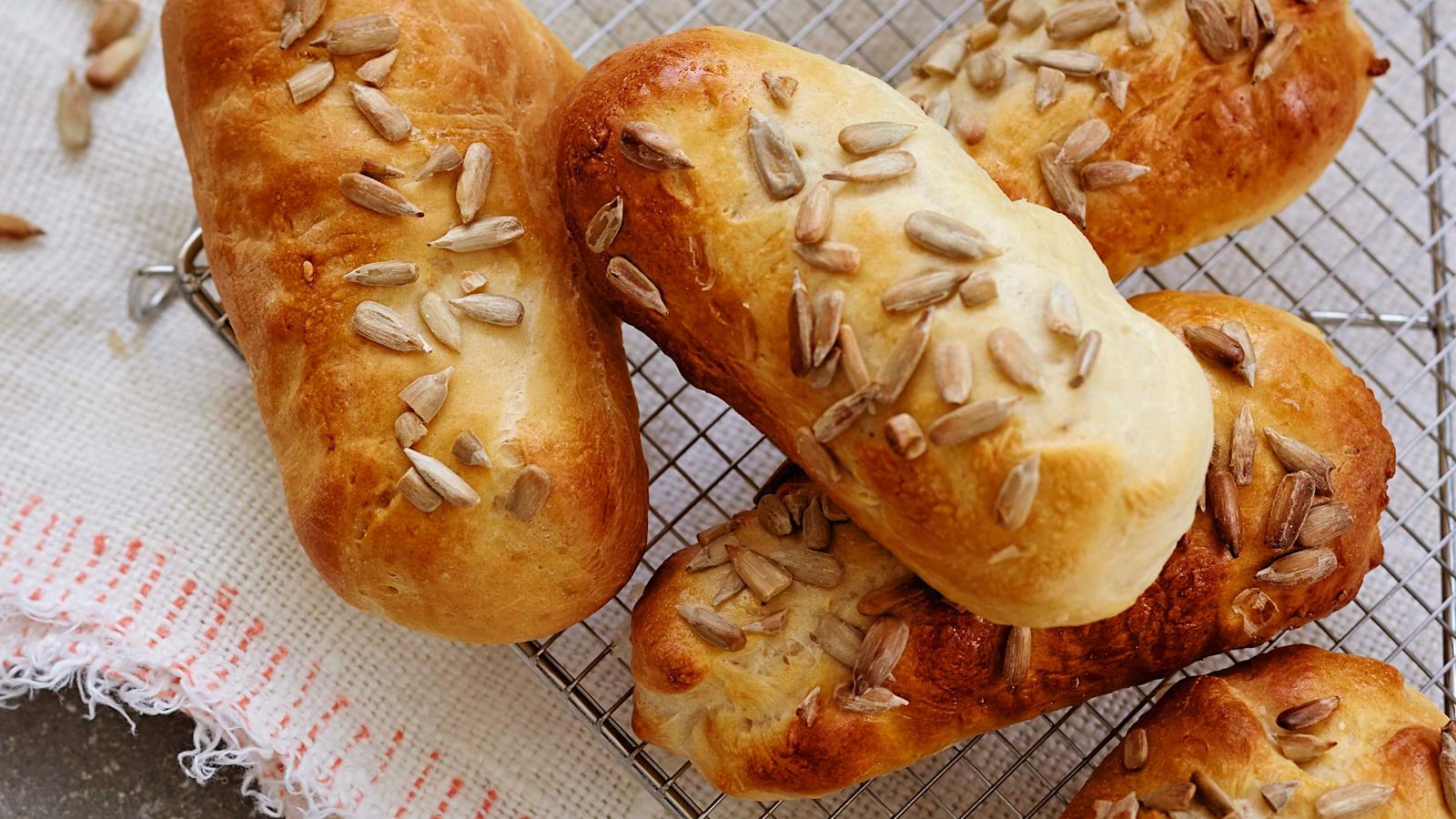 Kuohkeat hot dog -sämpylät