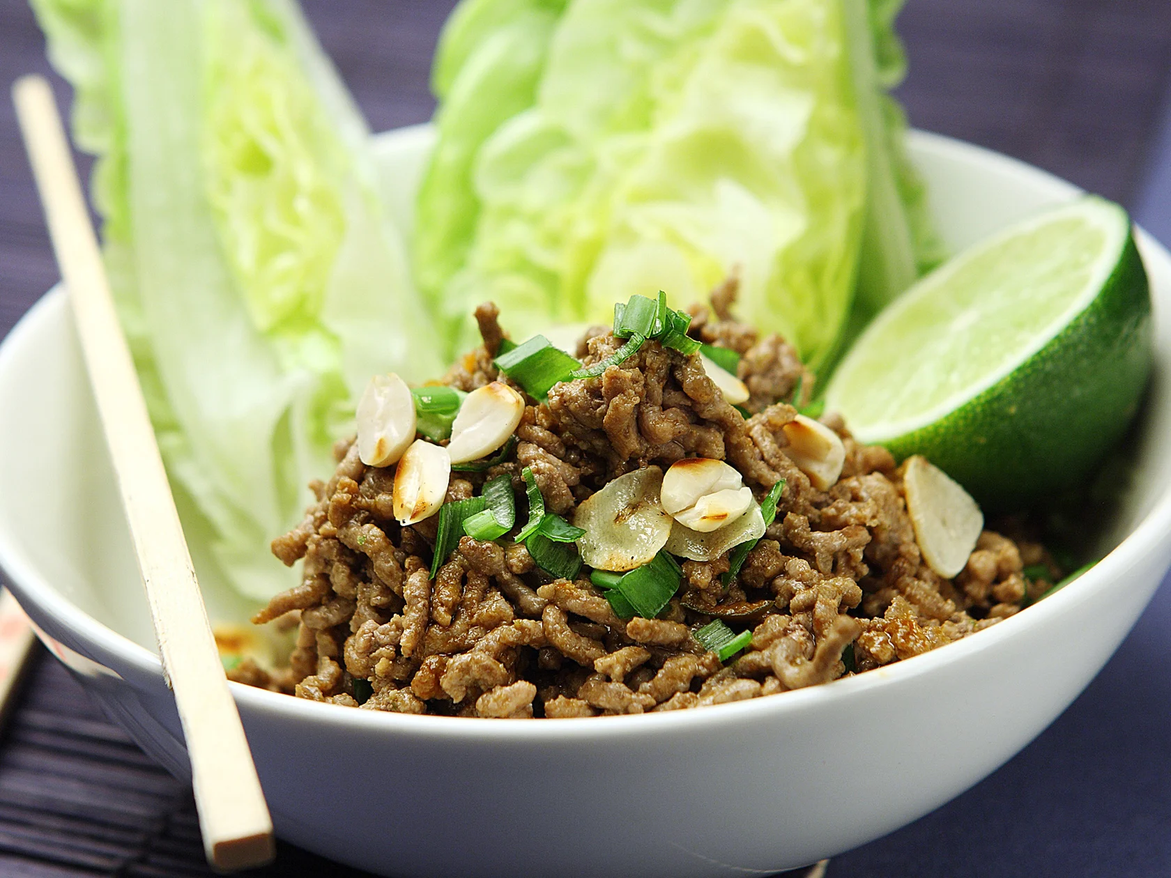 Thai-jauhelihasalaatti