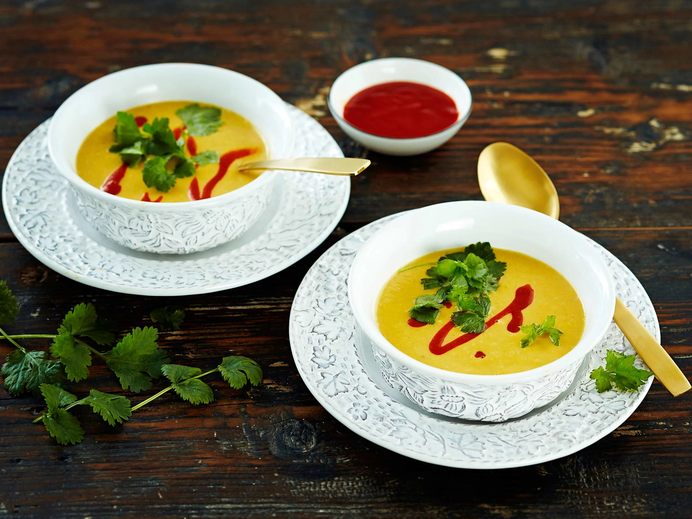 Mausteinen nauriskeitto