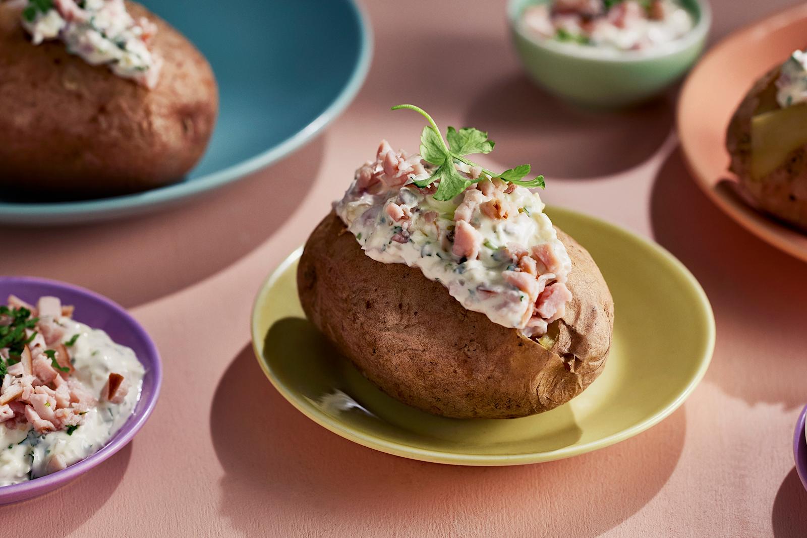 Uuniperunat ja kinkkutäyte