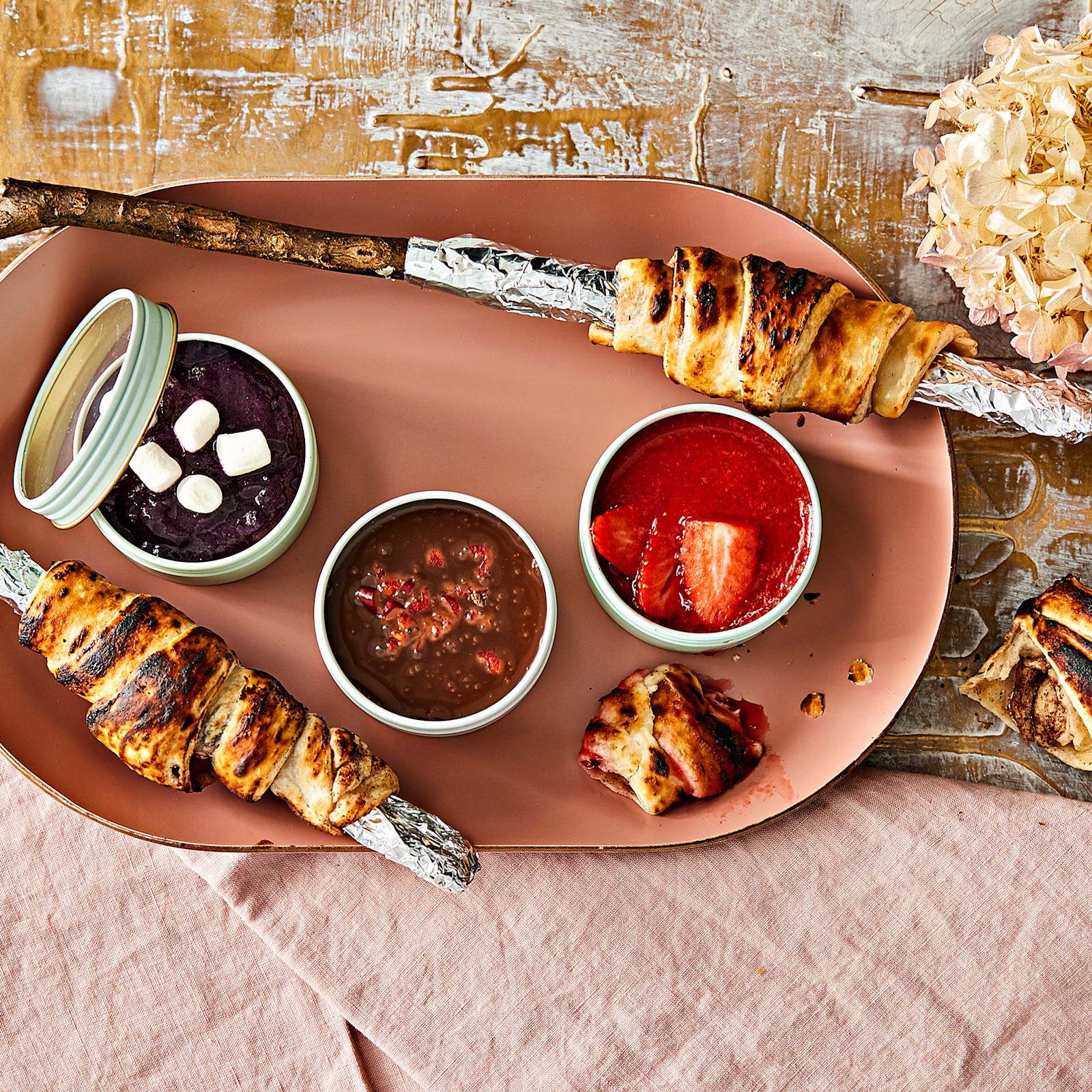 Tikkucroissantit ja kastikkeet