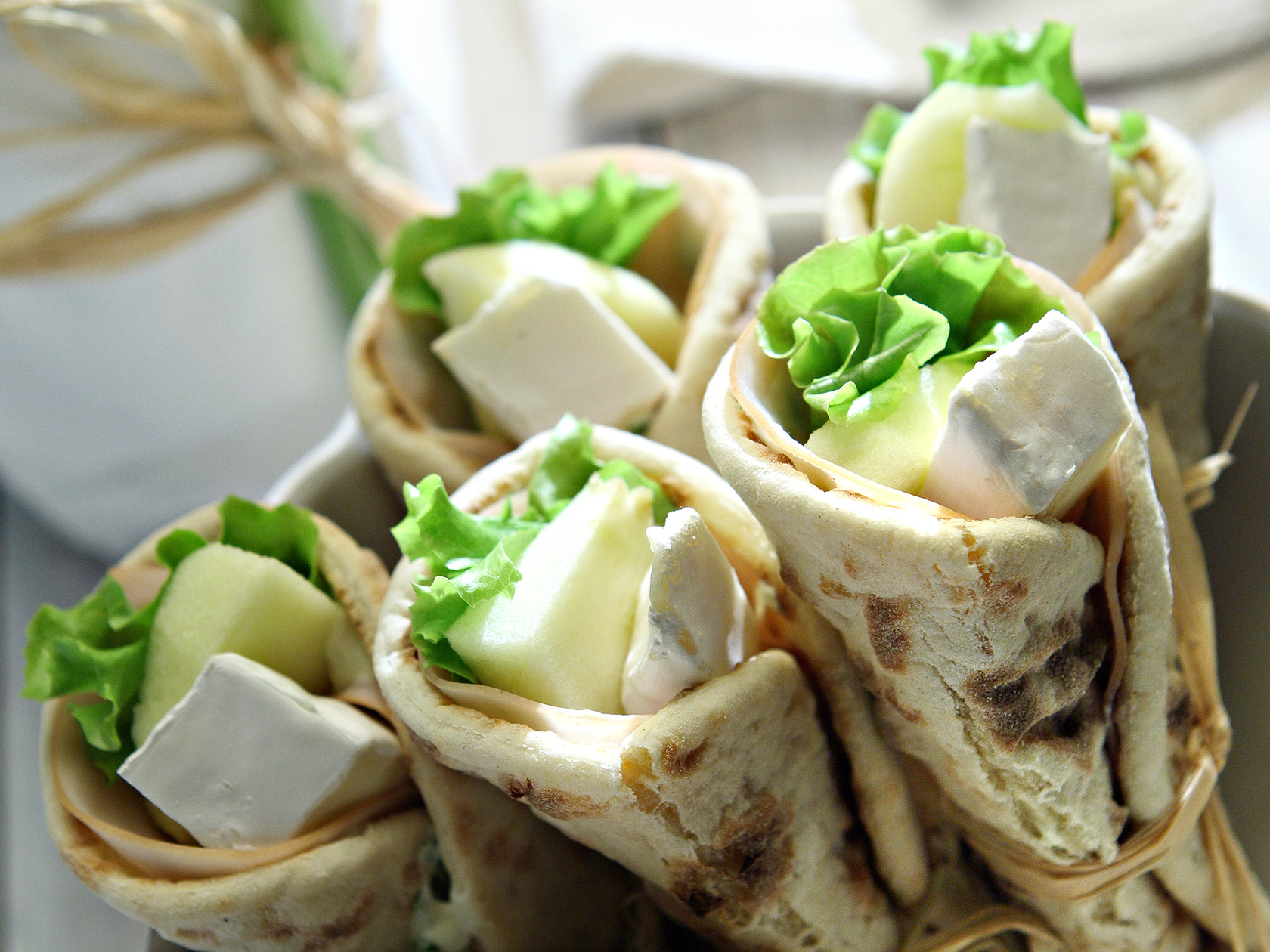 Rieskarullat briejuustolla