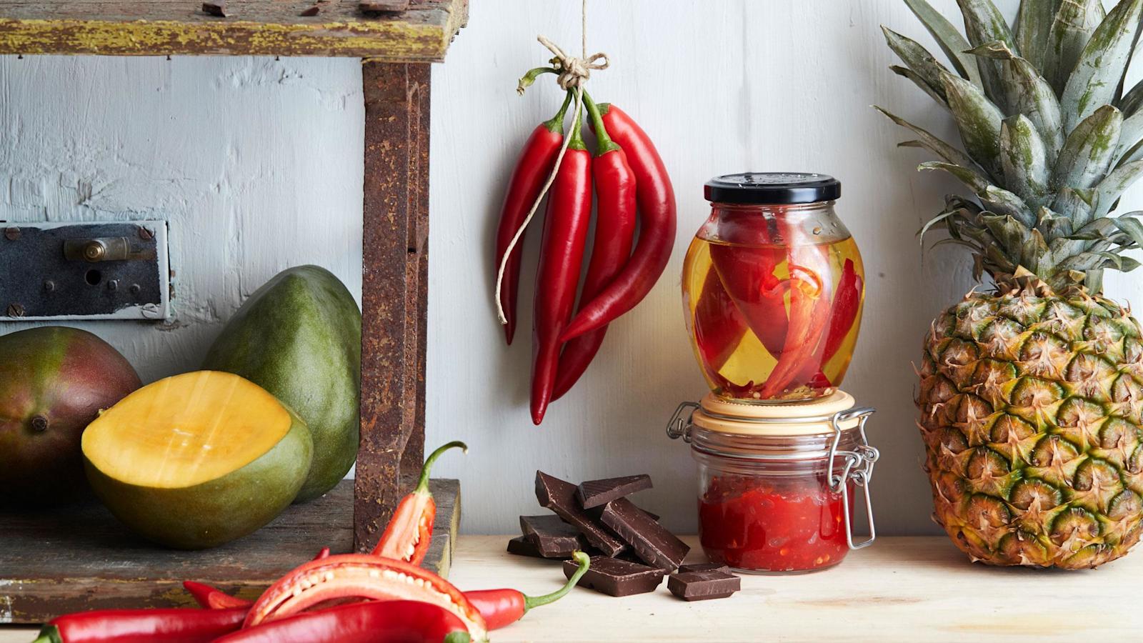 Tuore chili lämmittää tutut ruoat entistäkin herkummiksi.