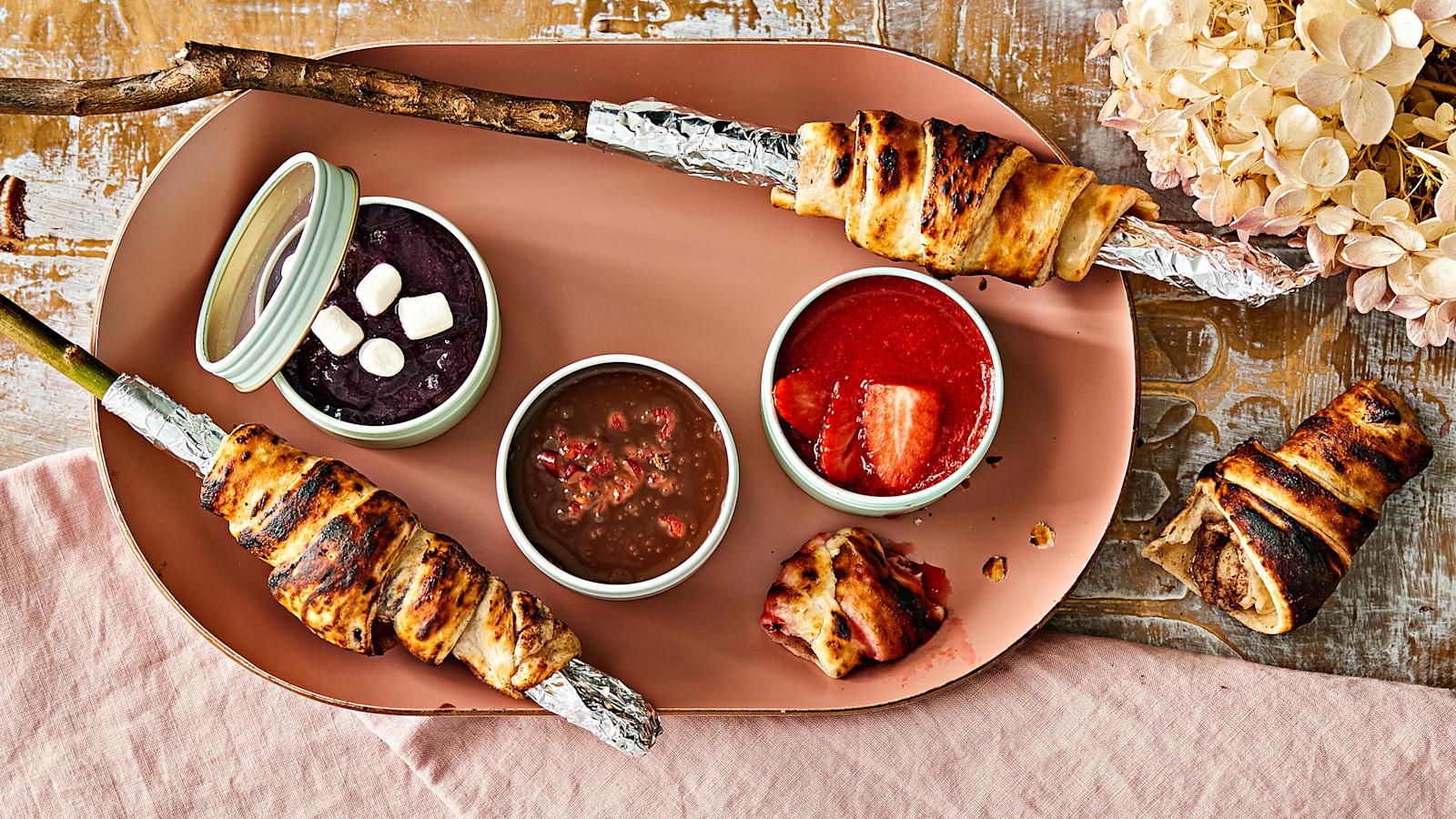 Tikkucroissantit ja kastikkeet