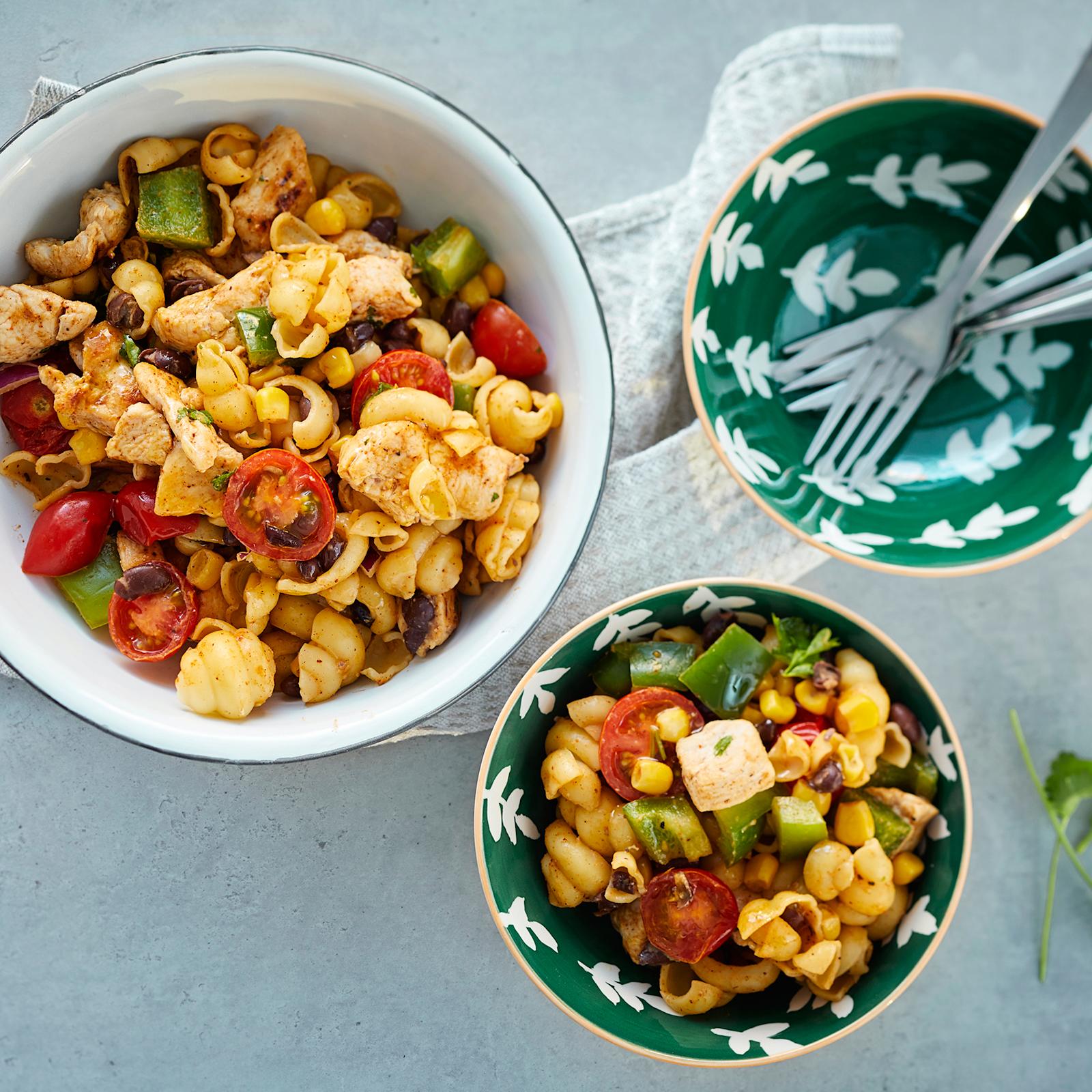 Meksikolainen kanapastasalaatti