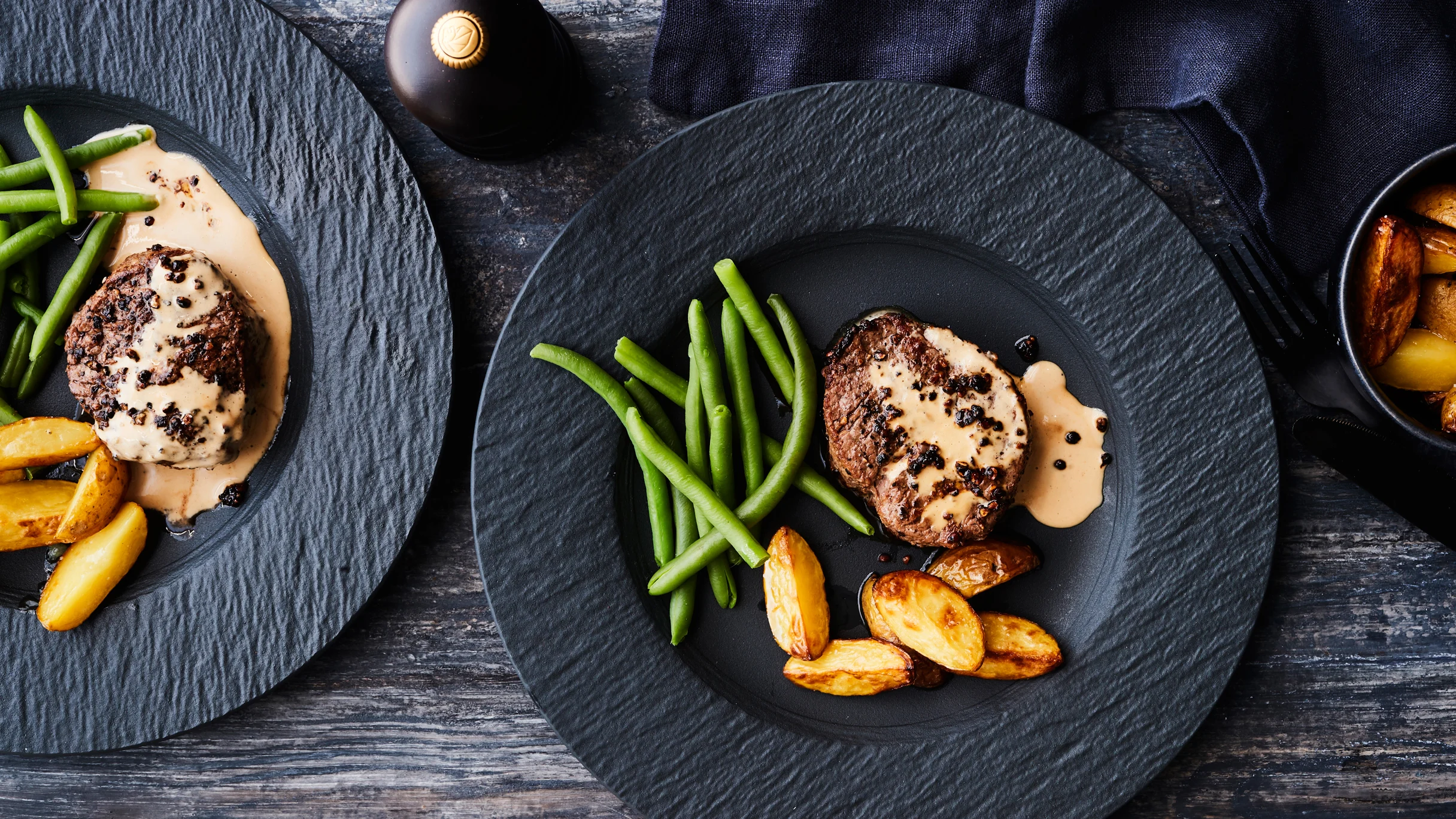 Pippuripihvit ja kerma-konjakkikastike